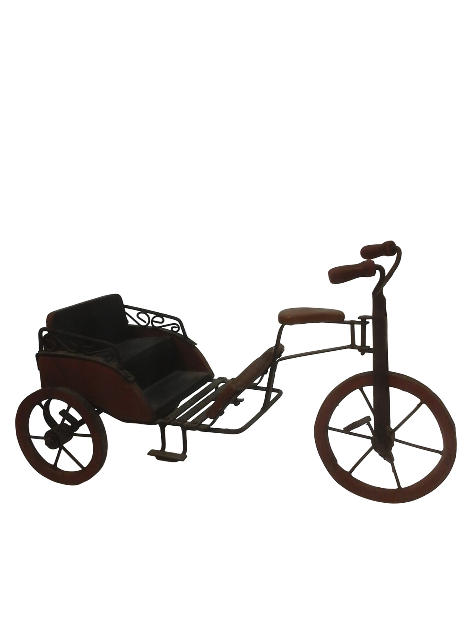 Acheter Tricycle bois 2 places vintage État correct - 15,00 € Tricycle bois 2 places vintage État correct - reconditionné disponible sur Label Emmaüs
