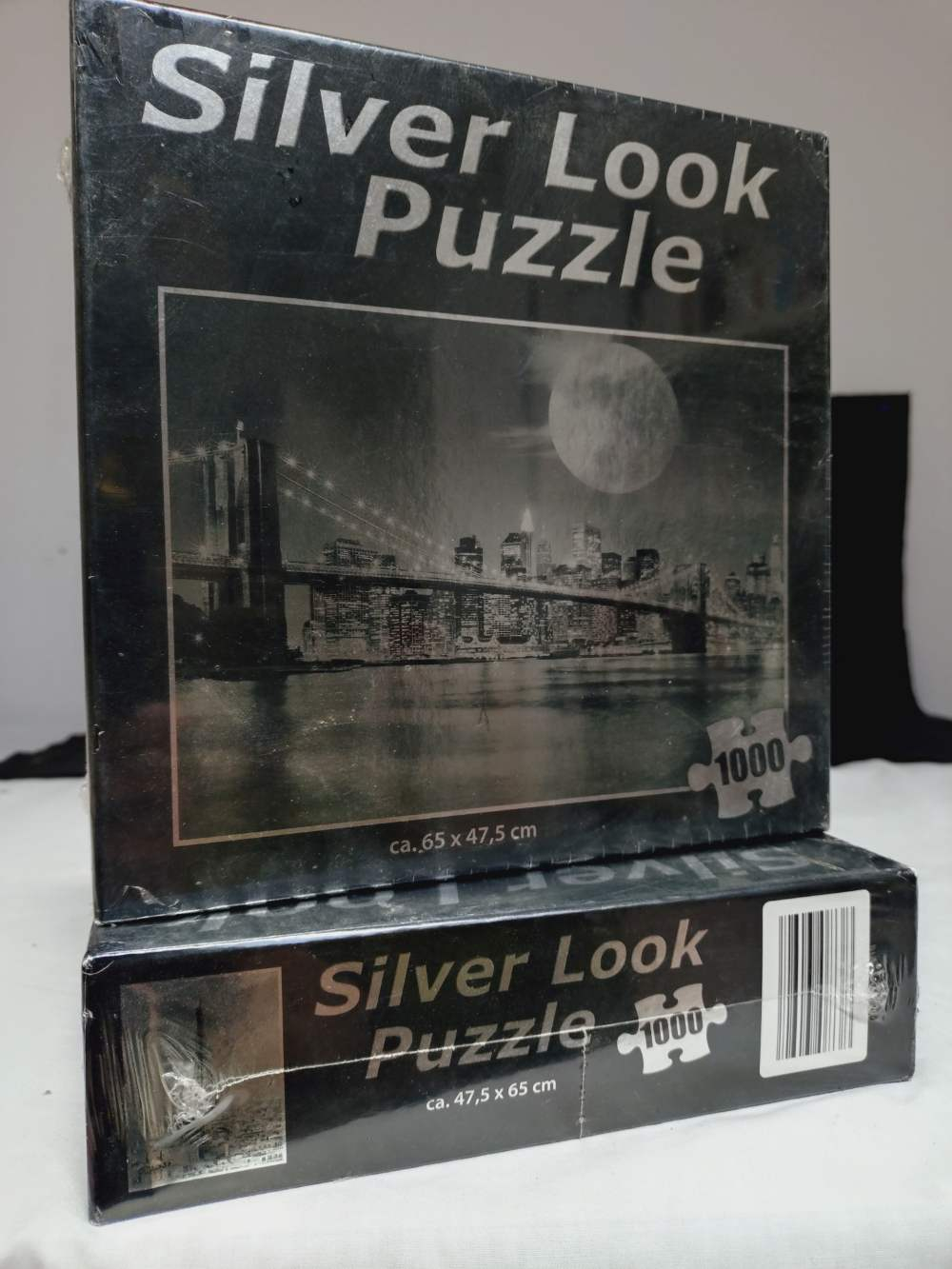 Lot de deux Puzzles Silver look, finition métallisé, 1000 pièces. Paris / Manhattan. Neuf. Comme neuf - Vue 3 - 