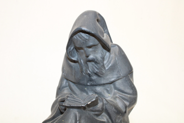 Ancienne Statue en plâtre peint- moine assis au livre - Photo 1