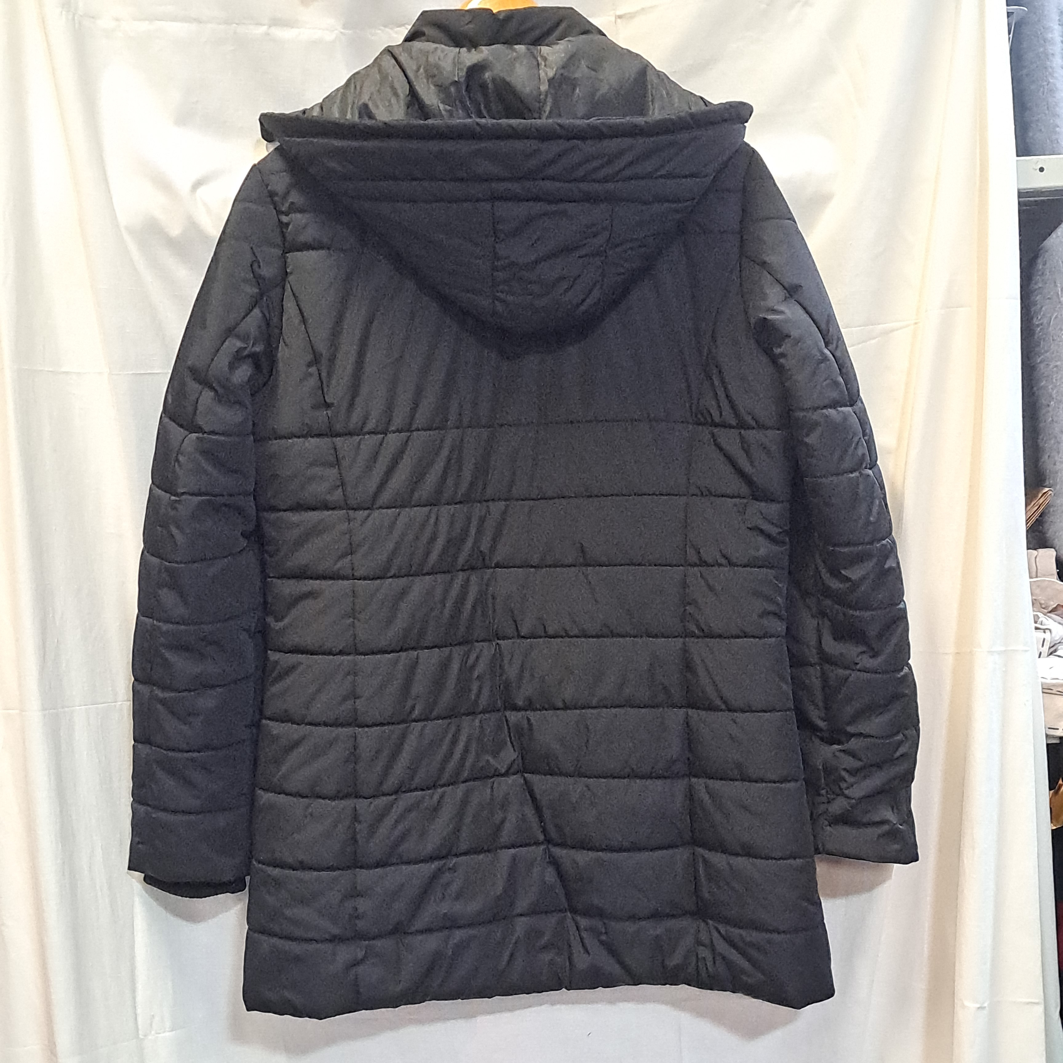 MANTEAU 3/4 Noir de femme style "Doudoune" Très bon état - Vue 3 - 