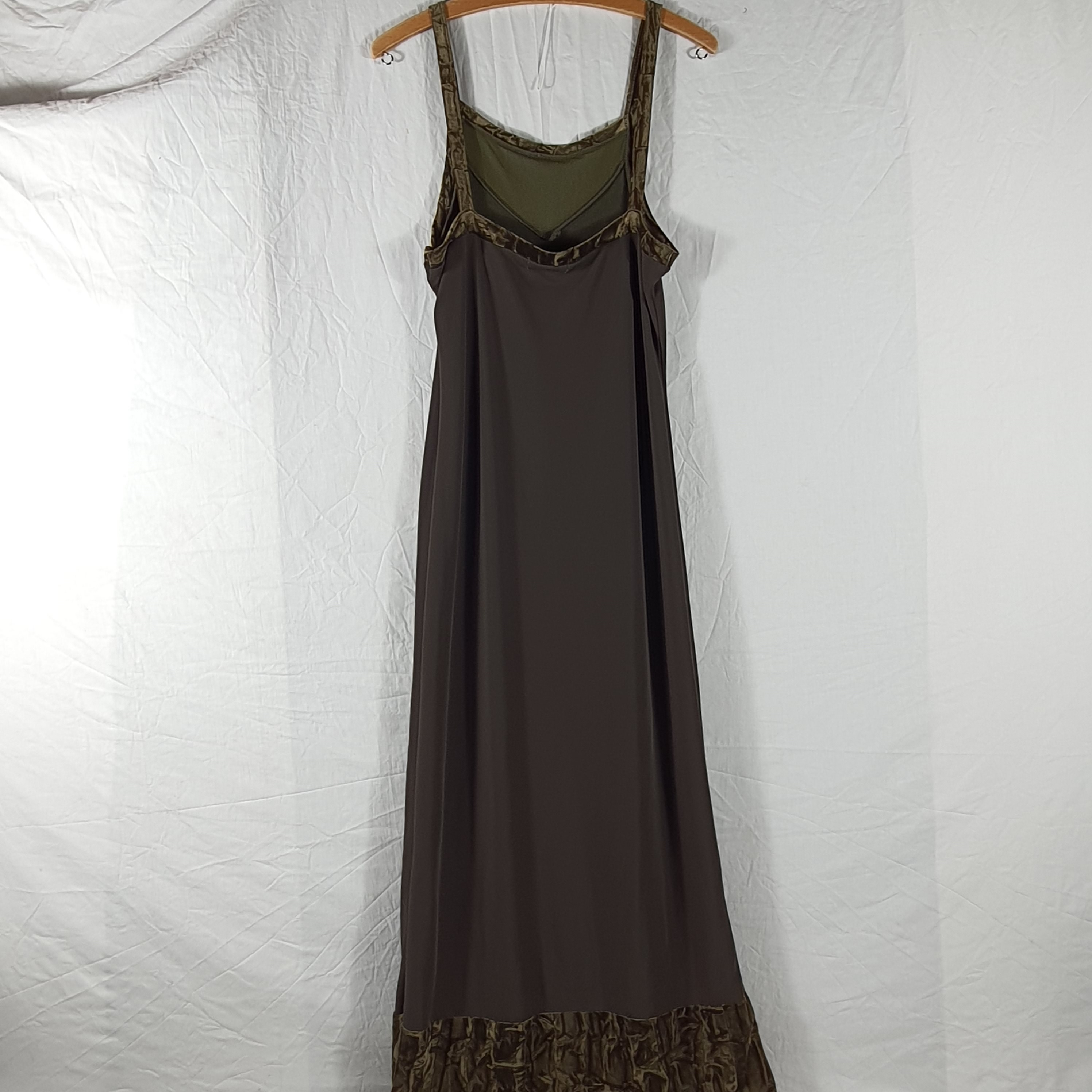 Voir photo 2 de Robe longuen verte - La petite Française - TU Robe longuen verte - La petite Française - TU Très bon état - Vue 2 -