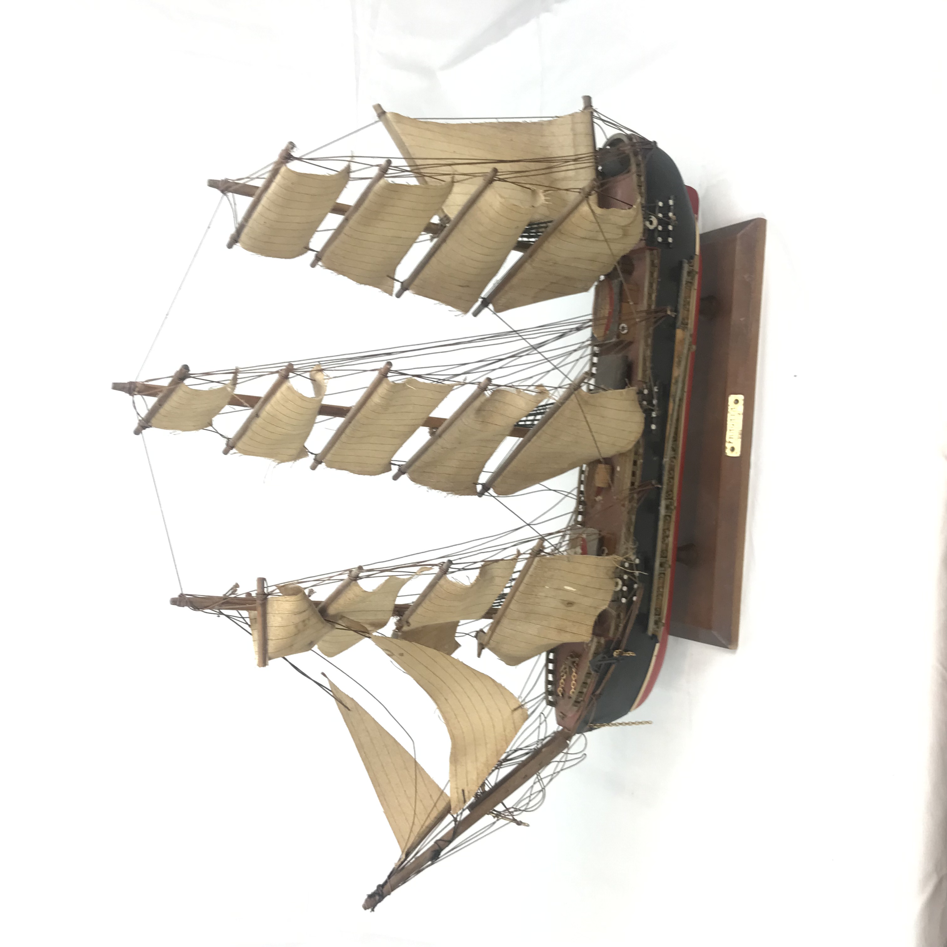 Acheter Maquette d'une Frégate du XVIIéme siécle Bon état - 47,20 € Maquette d'une Frégate du XVIIéme siécle Bon état - reconditionné disponible sur Label Emmaüs