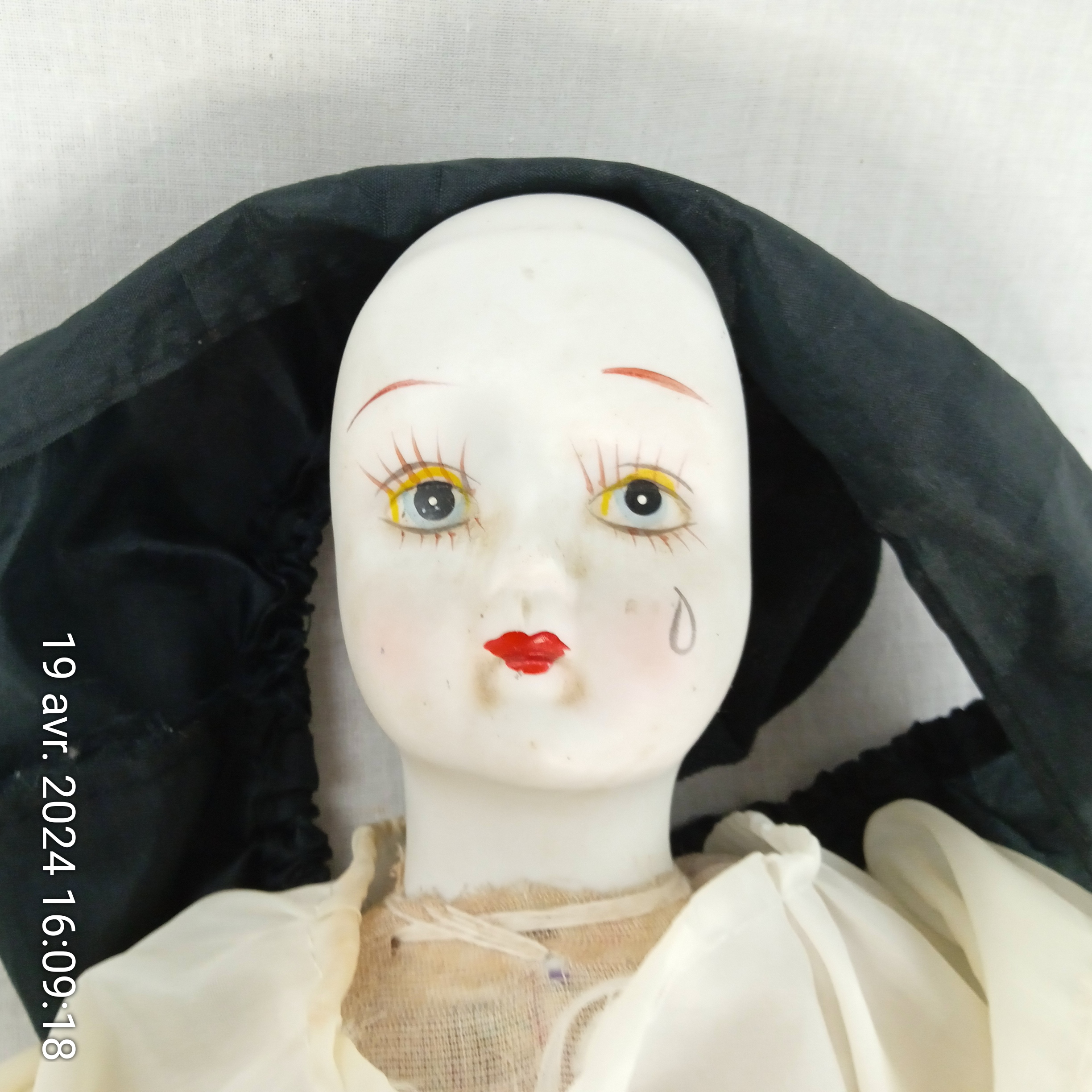 Poupée vintage Pierrot en porcelaine et chiffons 52 cm - Bon état - Photo 6