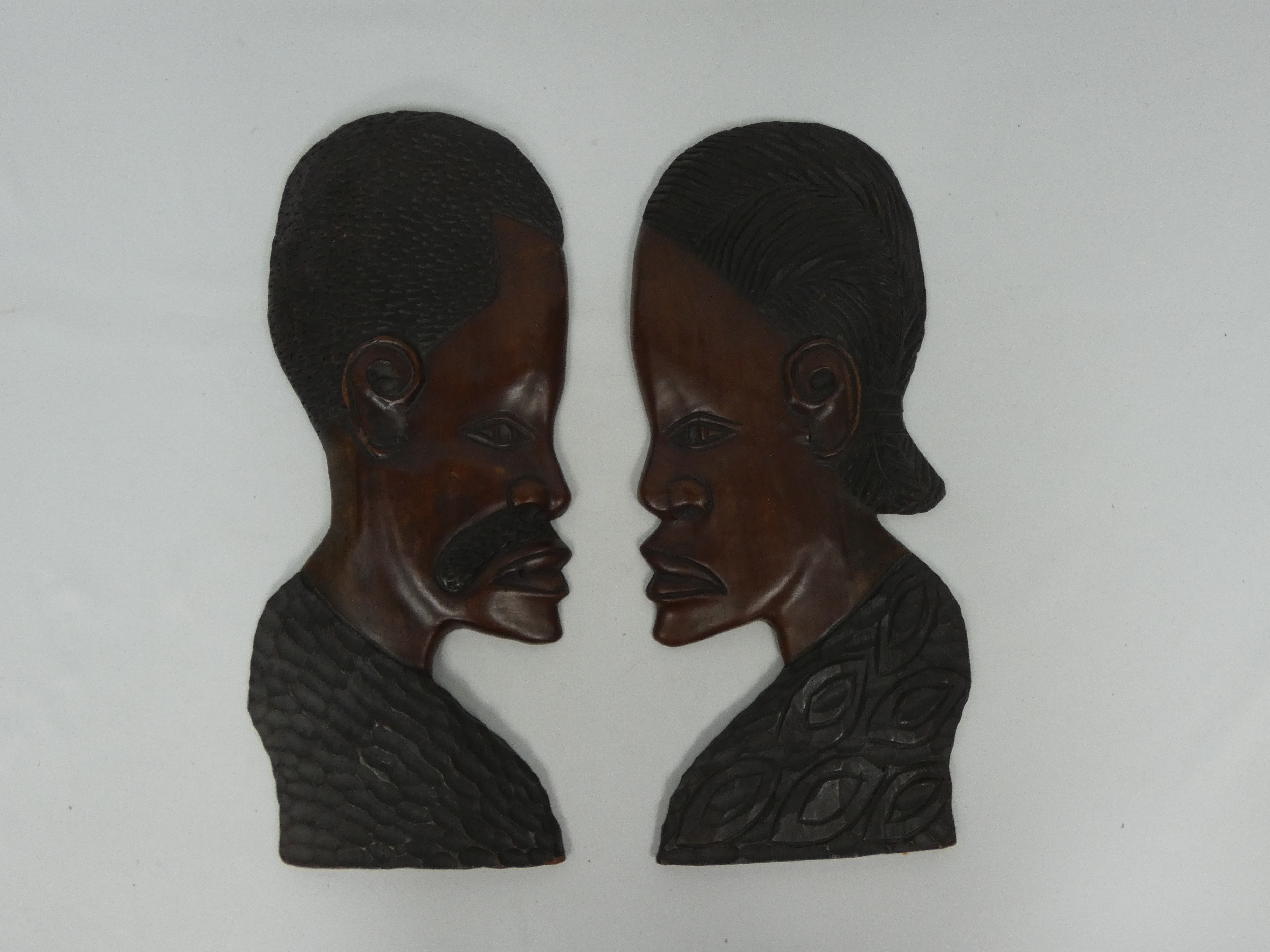 Paire de profiles en bois exotique africain - Photo 2
