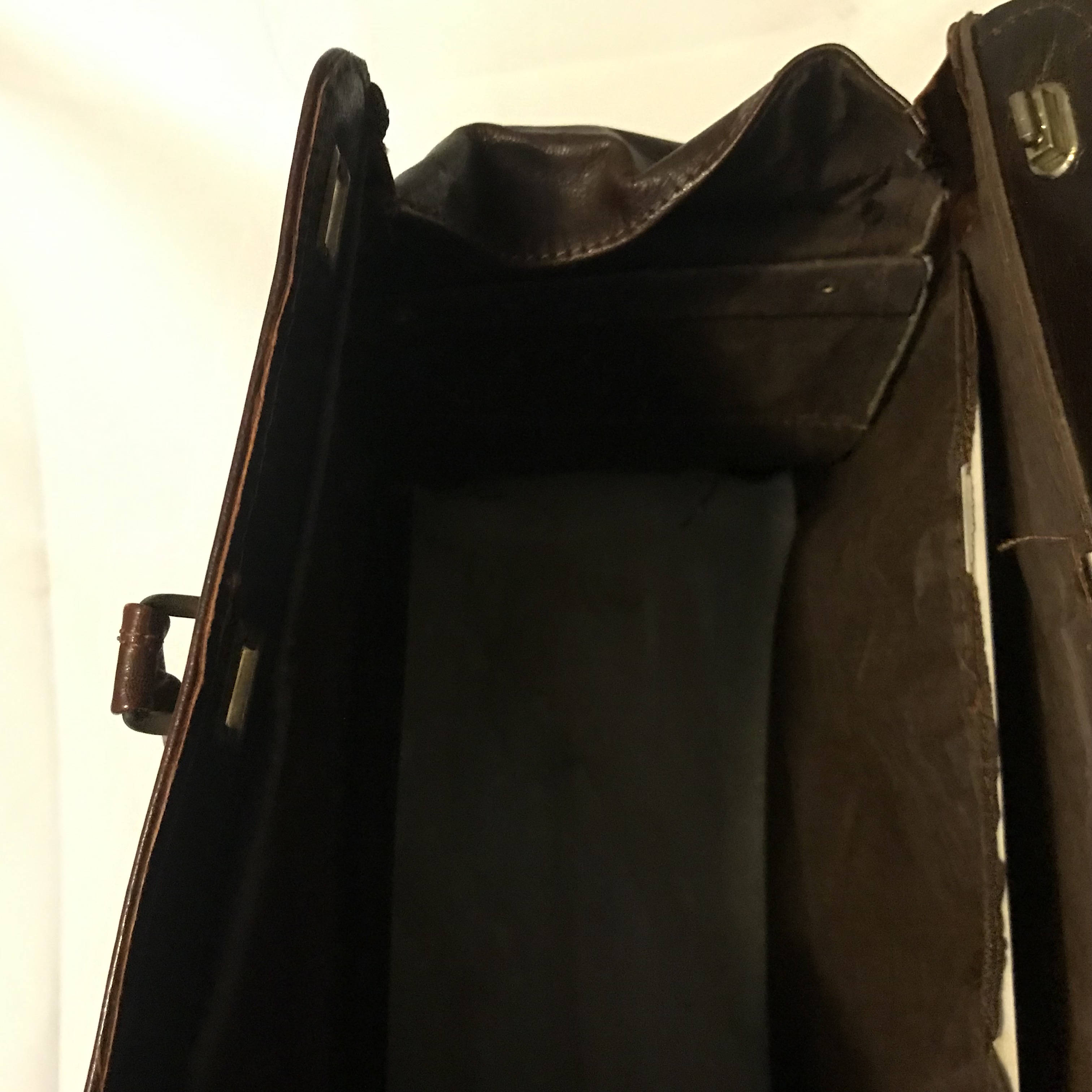 Valise Souple Rétro en Cuir Souple  Très bon état - Vue 5 - 