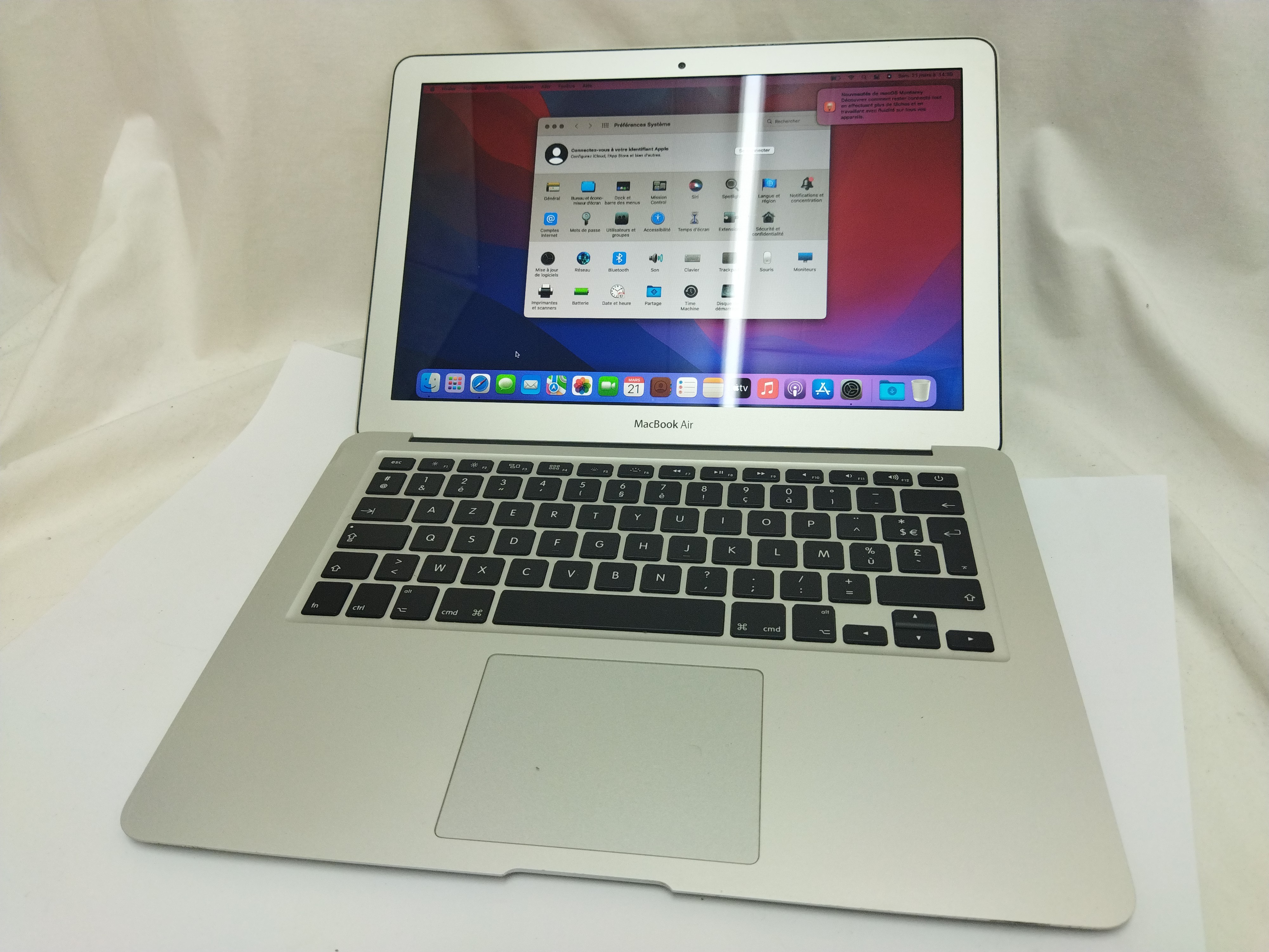 MacBook Air 13" (2017) | i5 1.8GHz | 8Go/128Go SSD | A1466 EMC 3178 Reconditionné Avec macOS Monterey  - Vue 3 - 