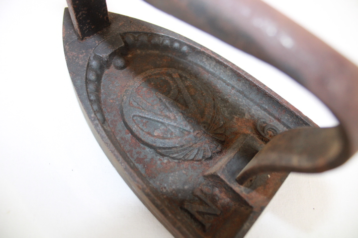 Ancien fer en fonte - État correct - Photo 2