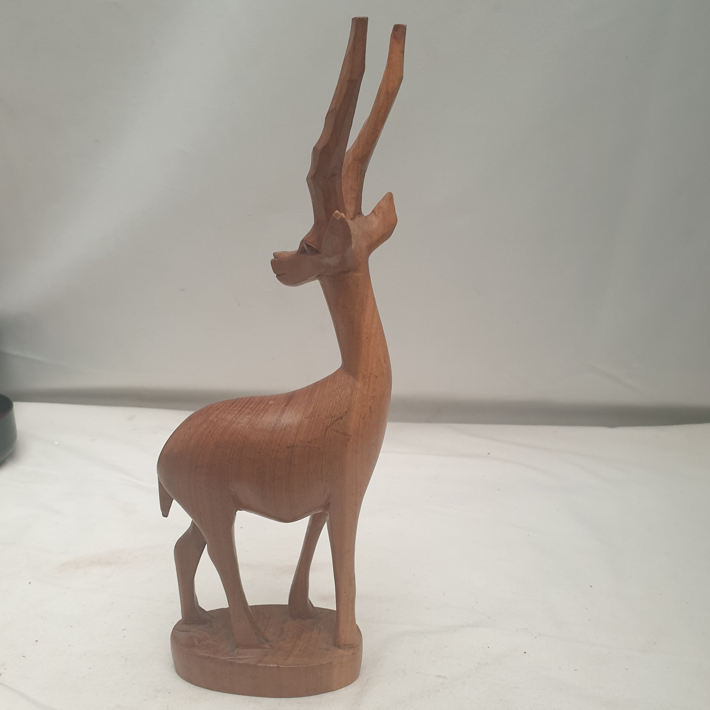 Antilope en bois exotique fait main  Bon état - Vue 3 - 