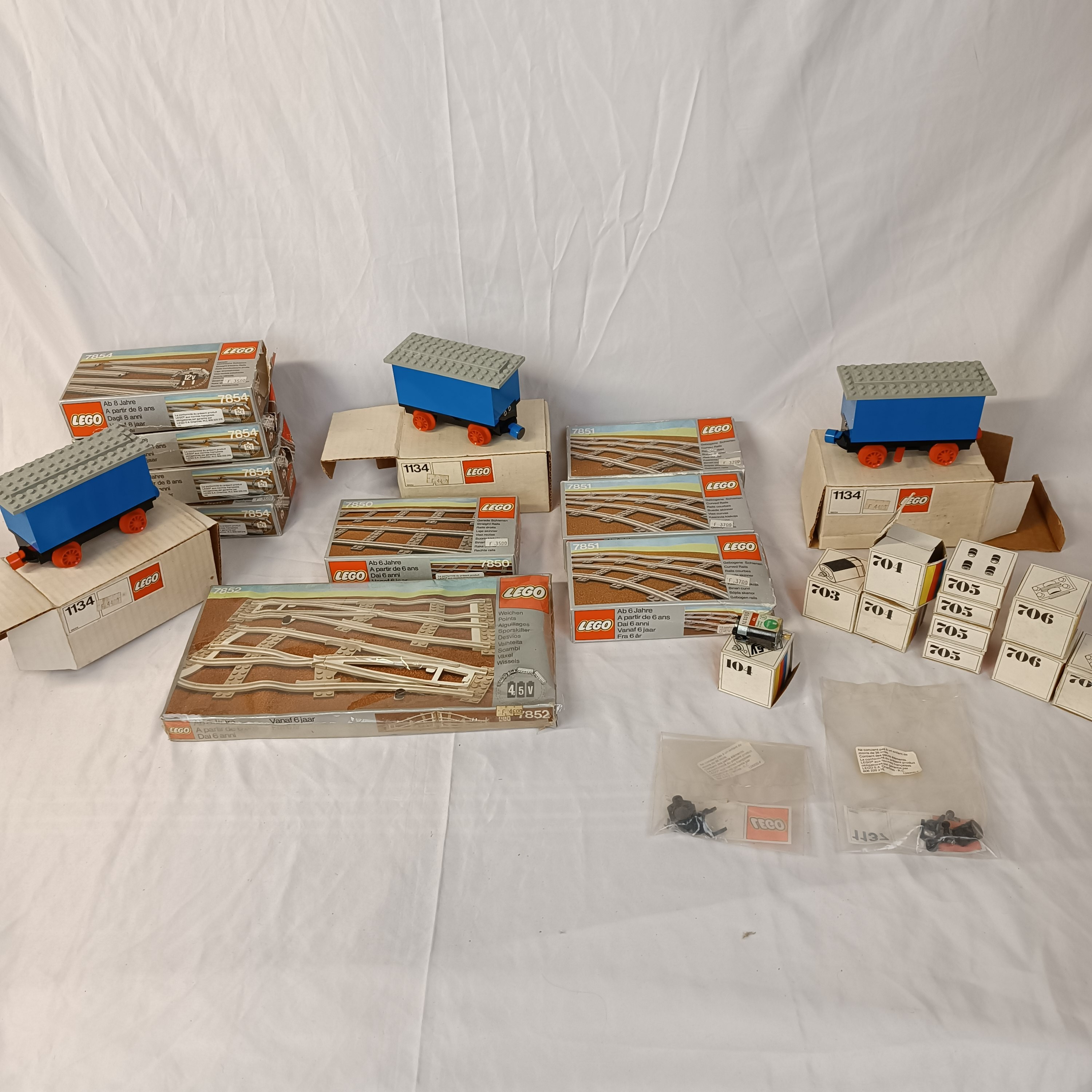 LEGO vintage : pièces (rails, aiguillages, wagons, ...) pour un circuit de train électrique Bon état -  reconditionné disponible sur Label Emmaüs