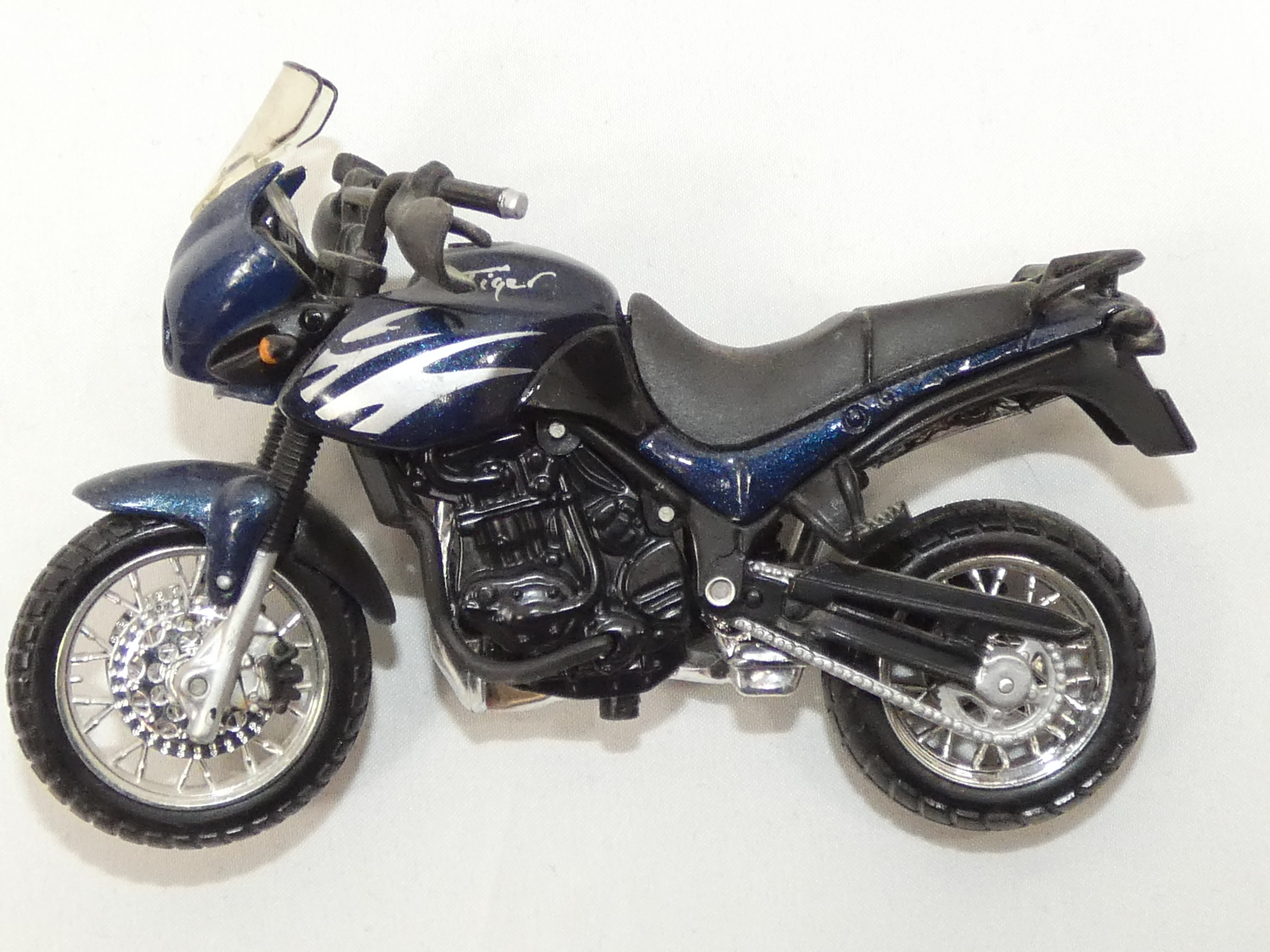 Lot de 4 motos miniatures MAISTO Bon état - Vue 11 - 