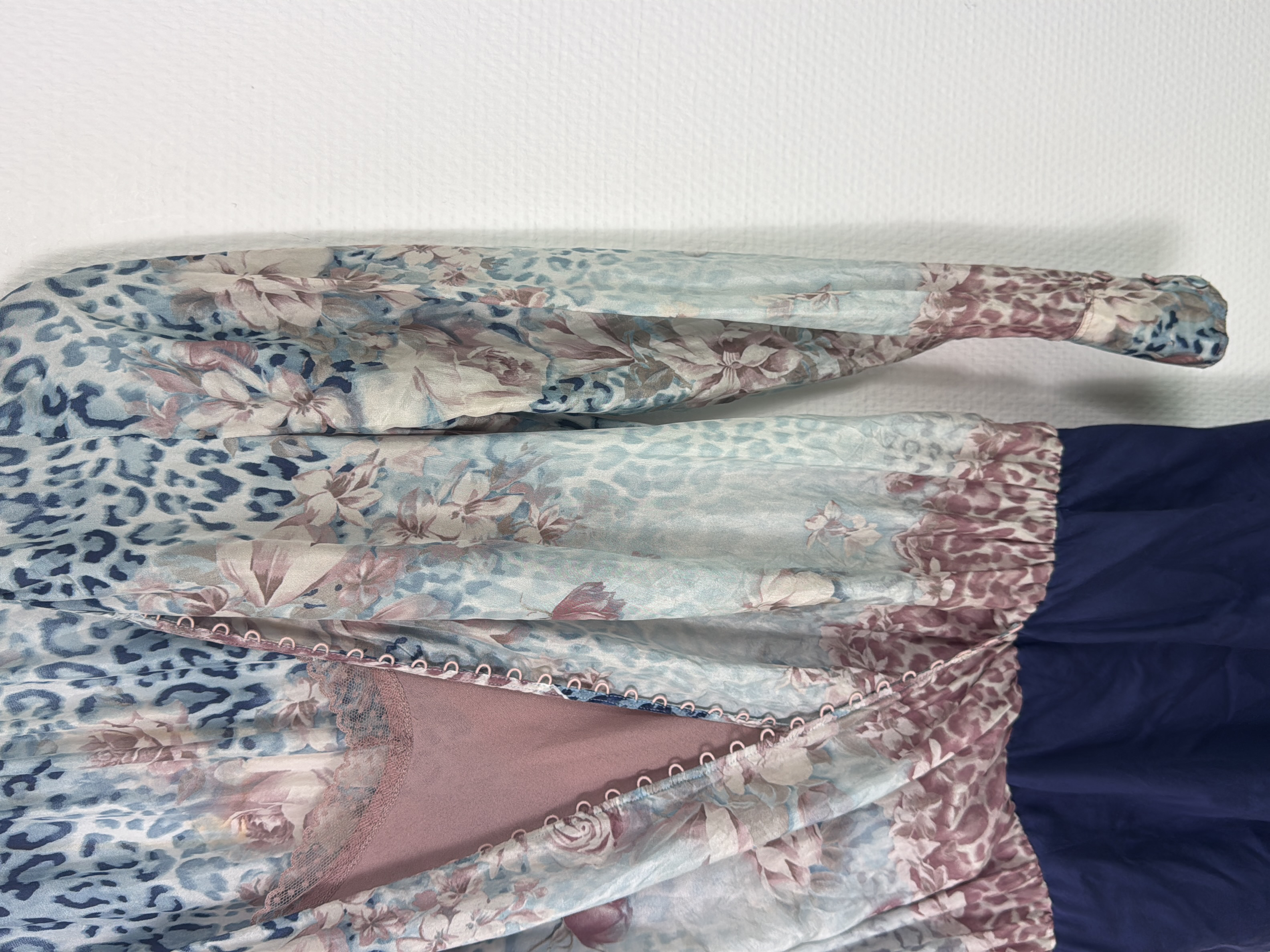 Voir photo 3 de Robe Liu jo bleue à motif fleuri XL / 42 Robe Liu jo bleue à motif fleuri XL / 42 Très bon état - Vue 3 -