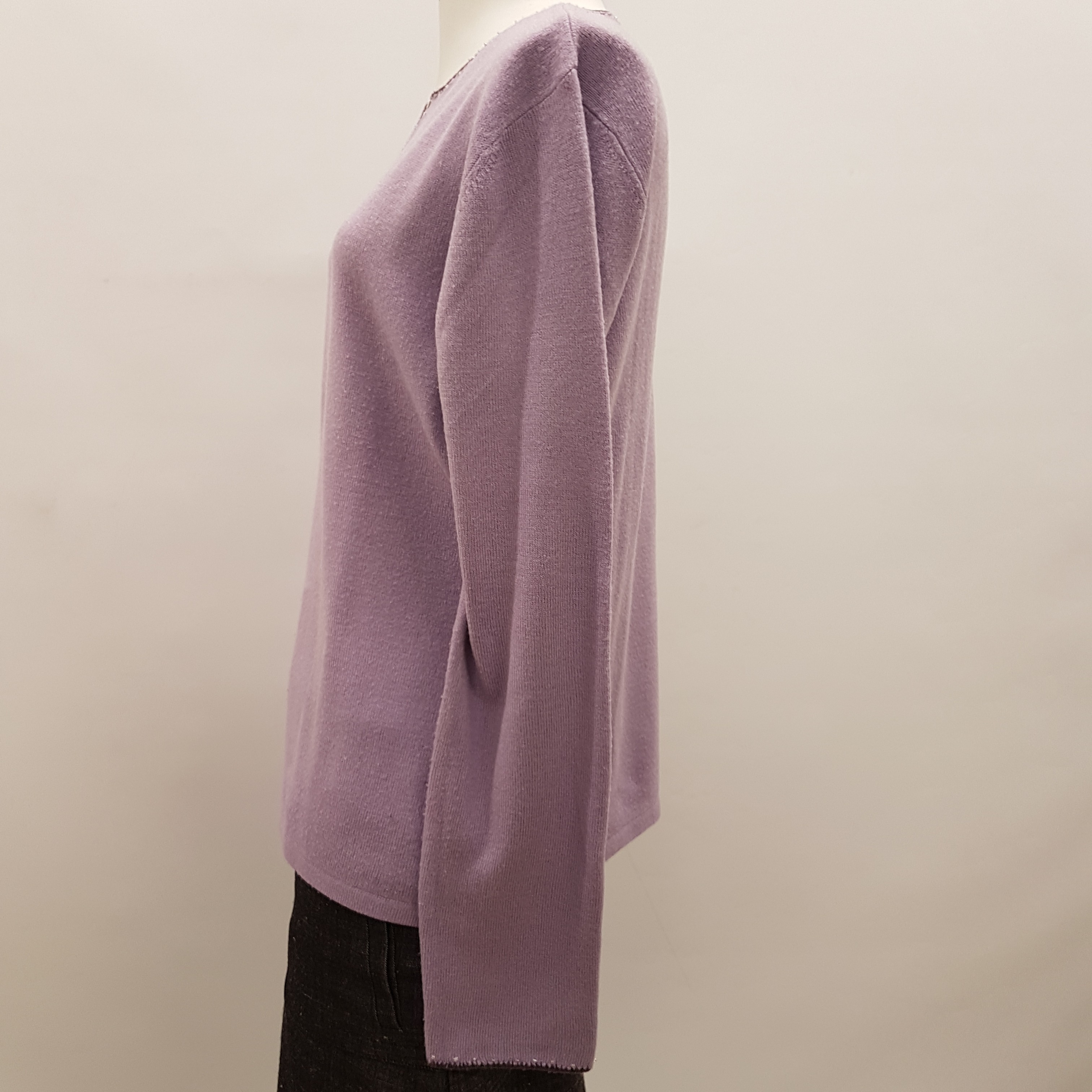 Voir photo 3 de Pull fin mauve - ARMAND THIERY - taille 3 Pull fin mauve - ARMAND THIERY - taille 3 Bon état - Vue 3 -