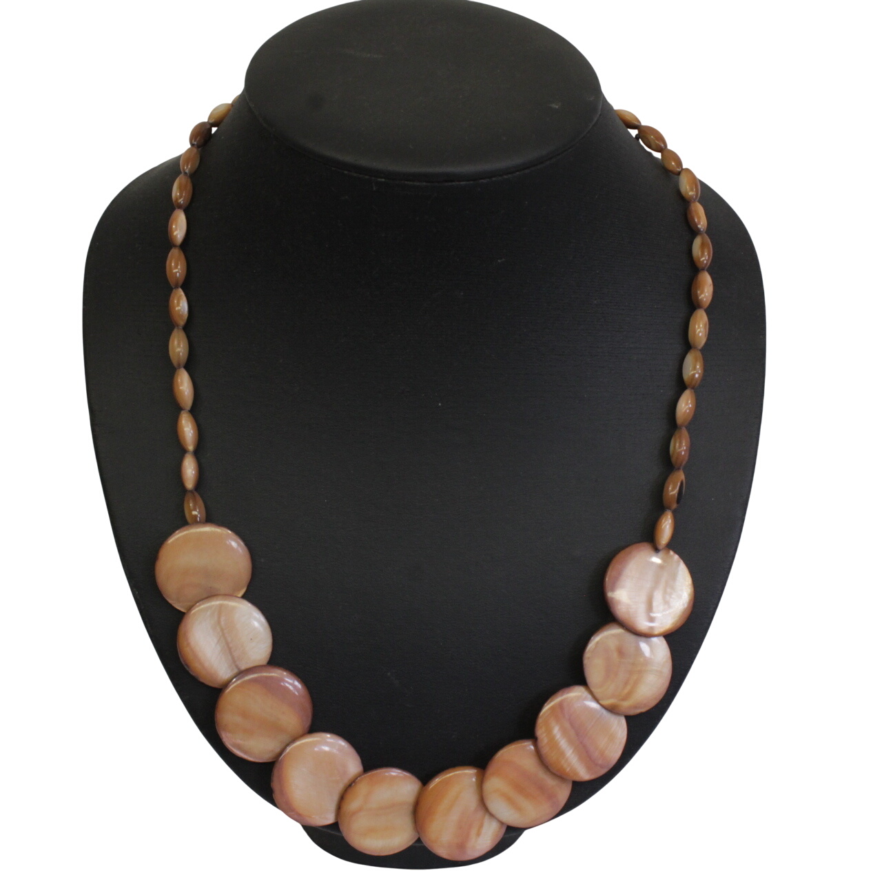 Collier Très bon état -  reconditionné disponible sur Label Emmaüs