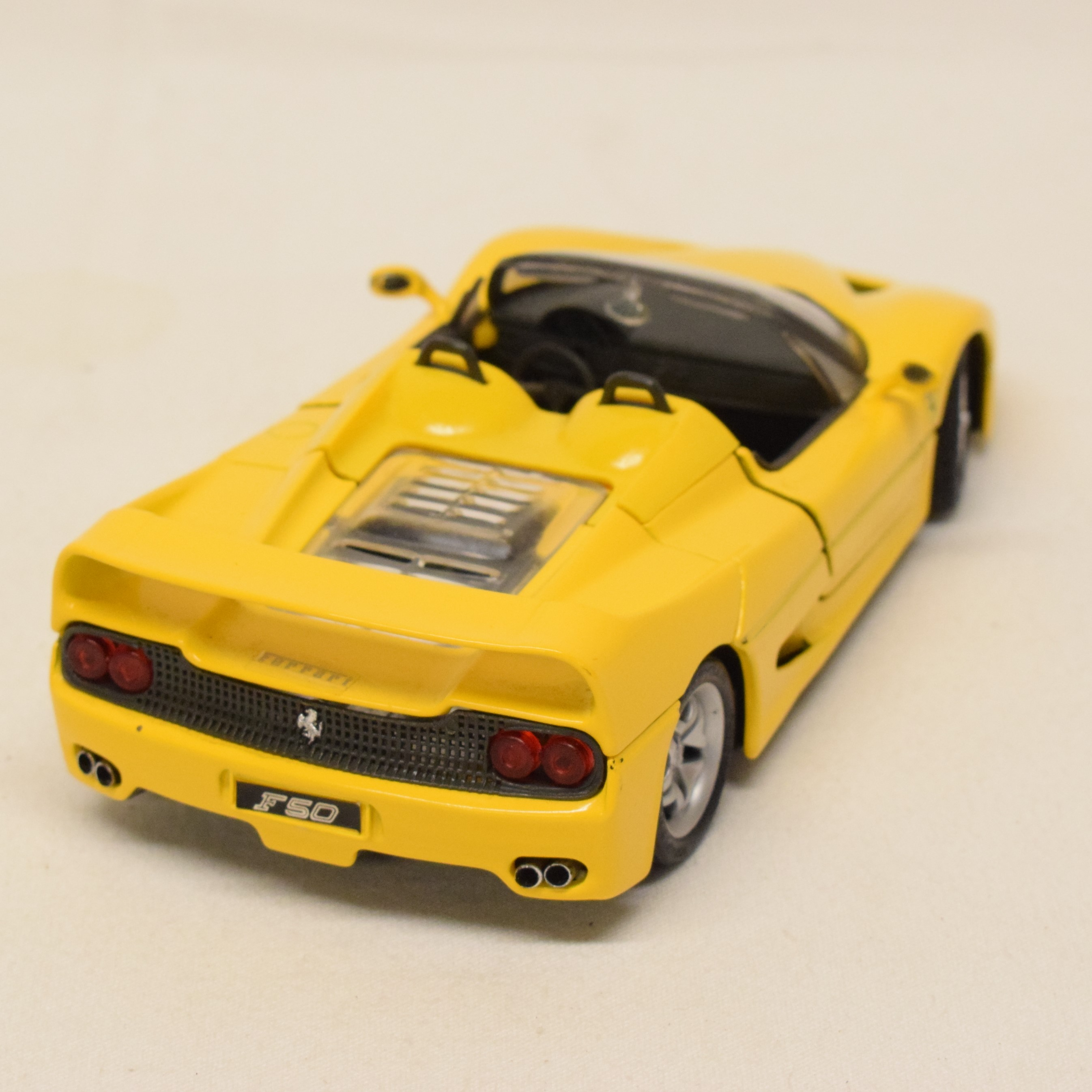 Voiture au 1:24 la Ferrari F50 par Maisto État correct - Vue 3 - 
