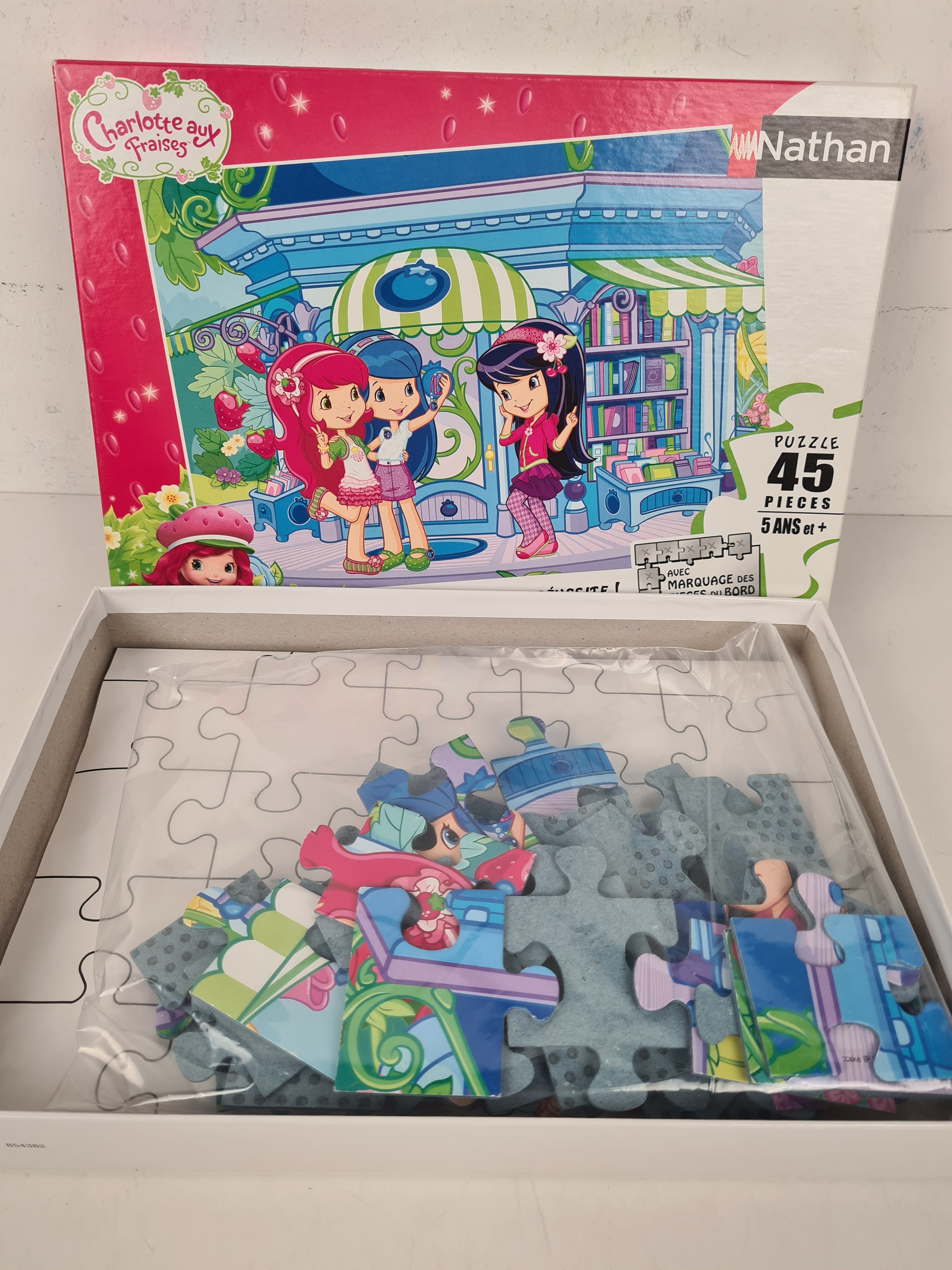 Puzzle vintage -Charlotte aux fraises à la bibliothèque - 45 pièces -Nathan - 5 ans + - Photo 2