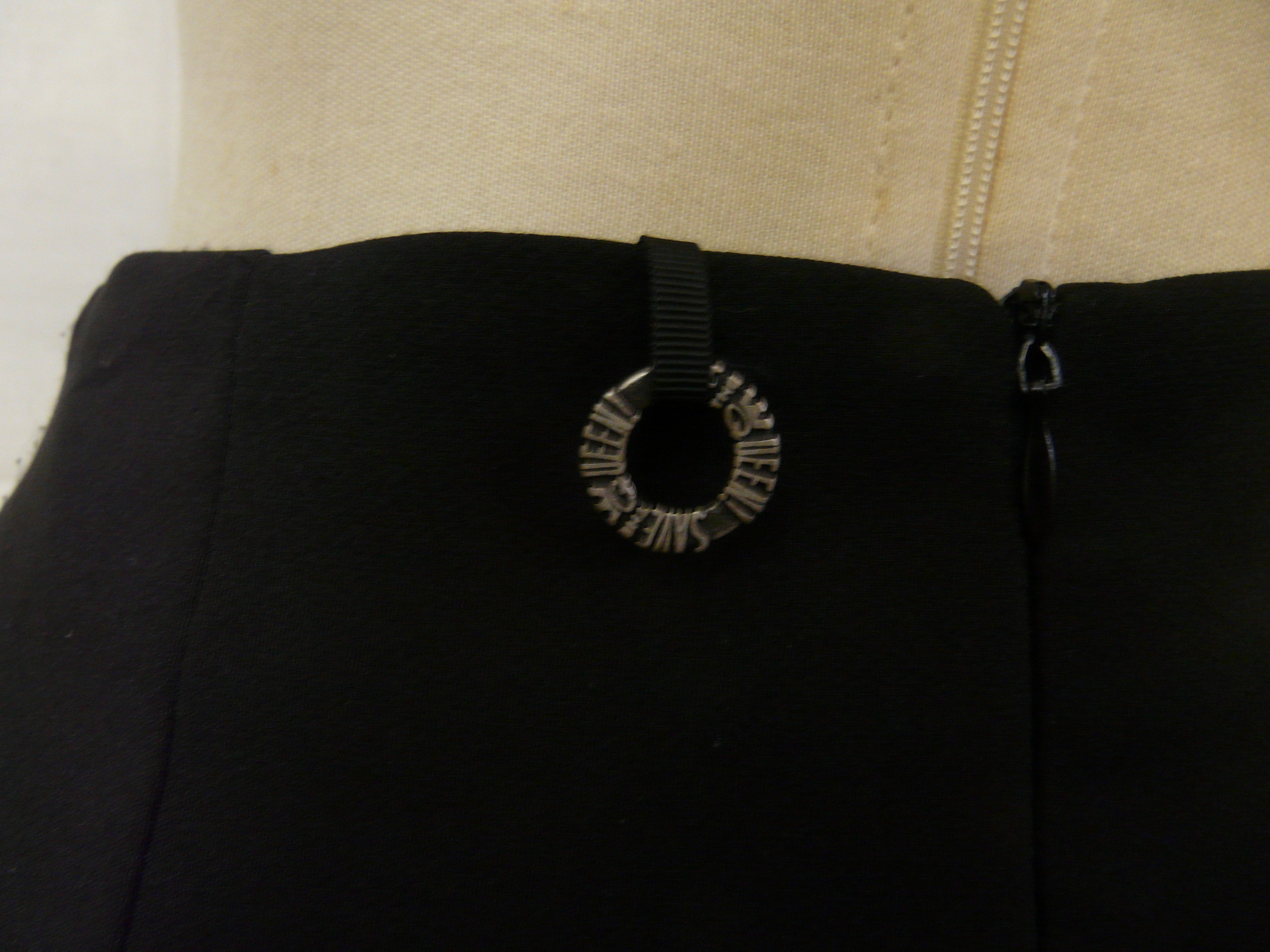 Voir photo 4 de BF339 - Jupe mi-longue - Save the Queen! - Taille S BF339 - Jupe mi-longue - Save the Queen! - Taille S Bon état - Vue 4 -