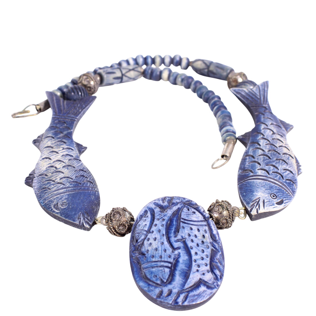 Acheter Collier en os teint bleu - 25,00 € Collier en os teint bleu - reconditionné disponible sur Label Emmaüs