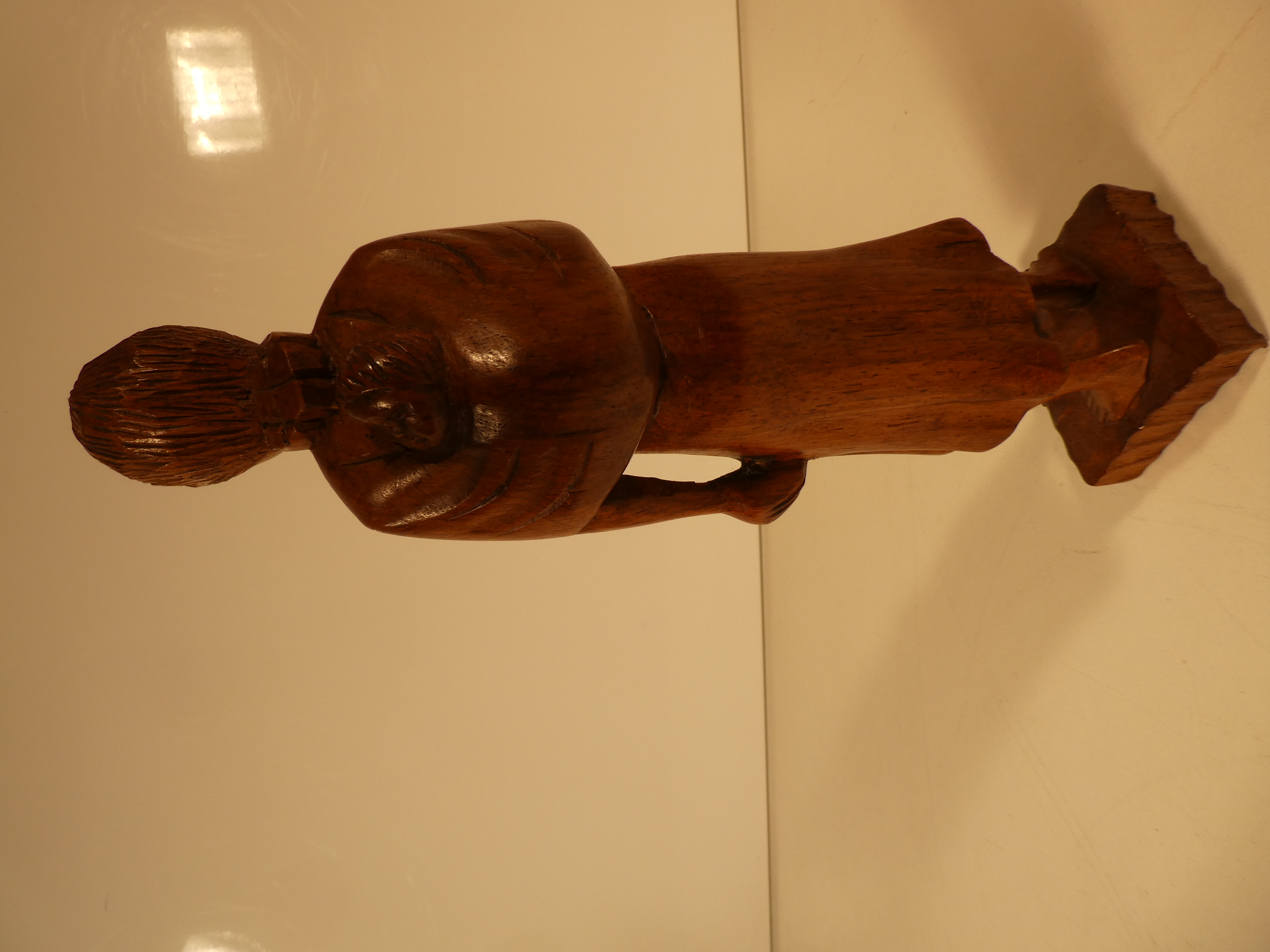 Sculpture bois d'une femme et de son enfant  État correct - Vue 3 - 