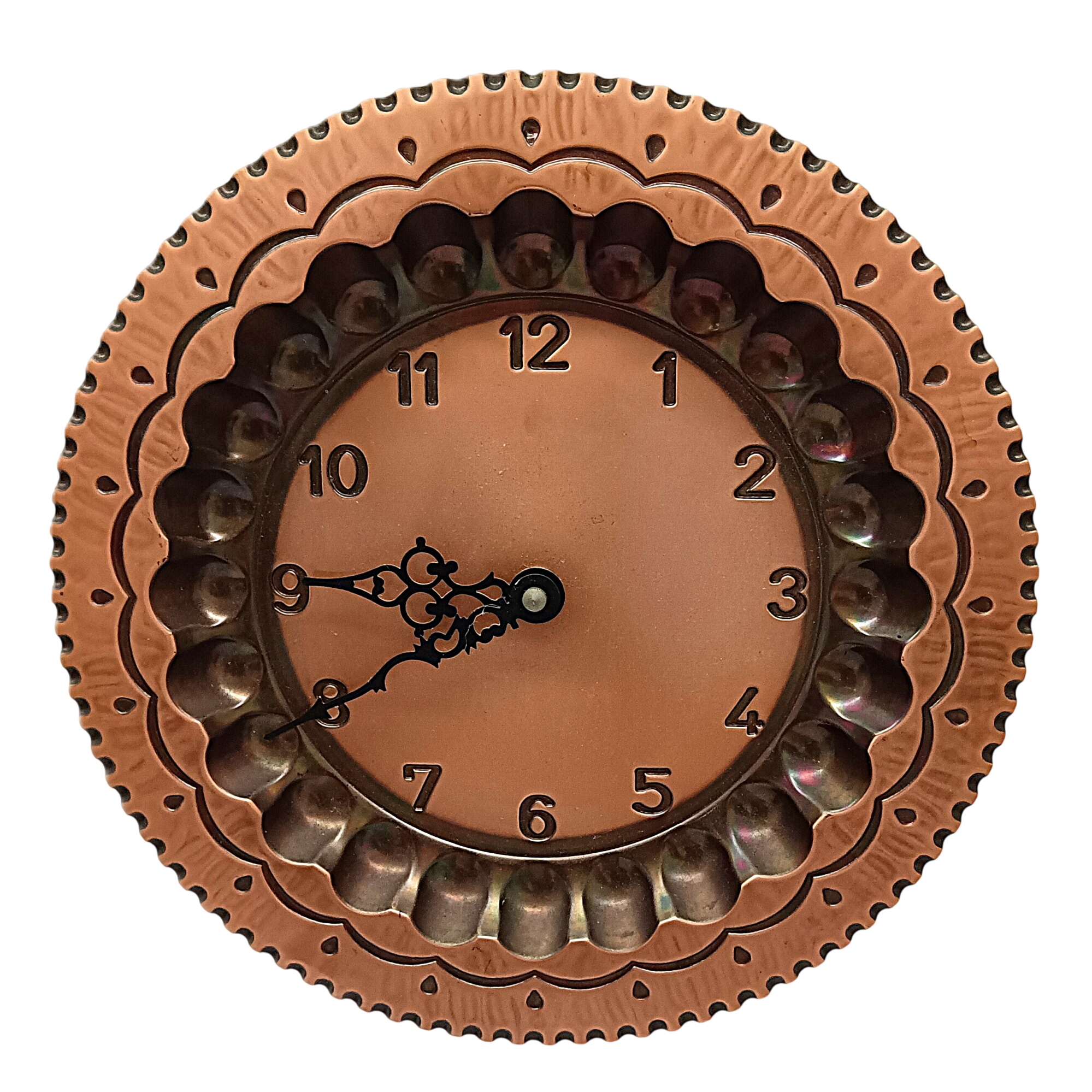 Horloge murale ronde en métal à décor martelé, mouvement quartz Bon état -  reconditionné disponible sur Label Emmaüs