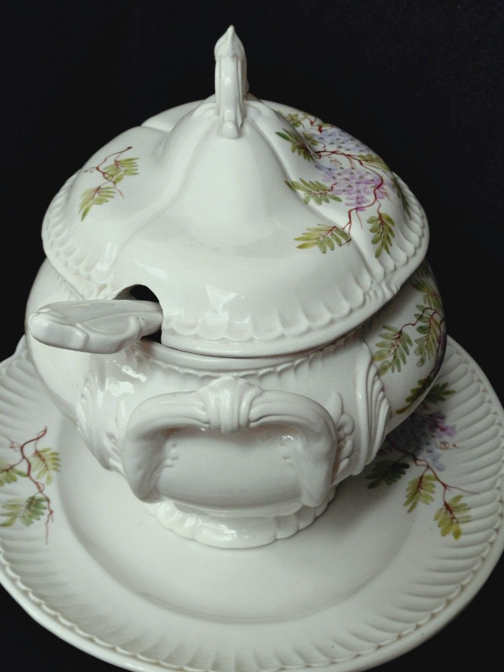 Soupière en céramique italienne à décor floral, avec sa cuillère et son dessous de plat. - Photo 4