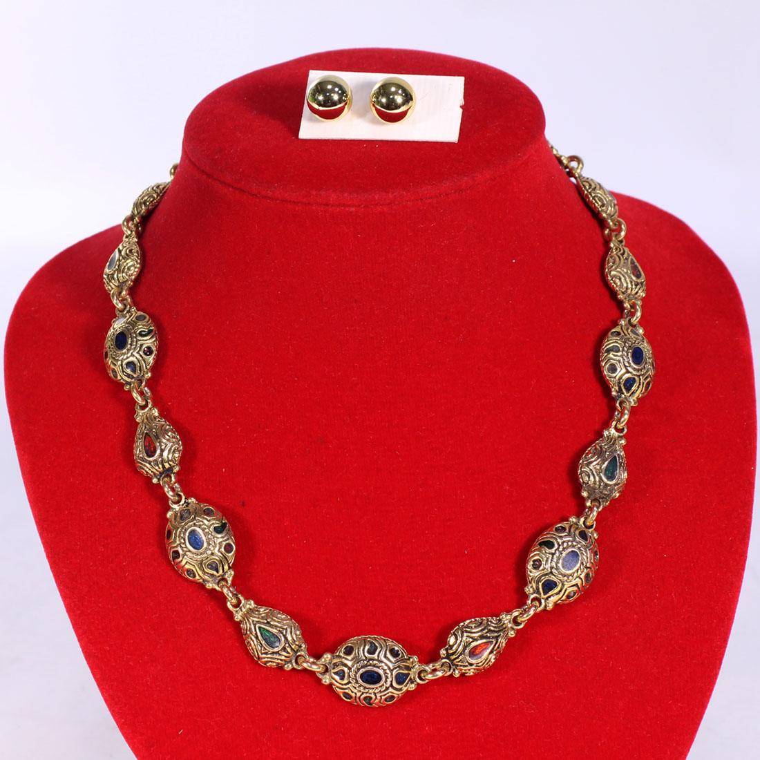 Voir photo 2 de Collier en métal doré avec boucles d'oreille Collier en métal doré avec boucles d'oreille - Vue 2 -