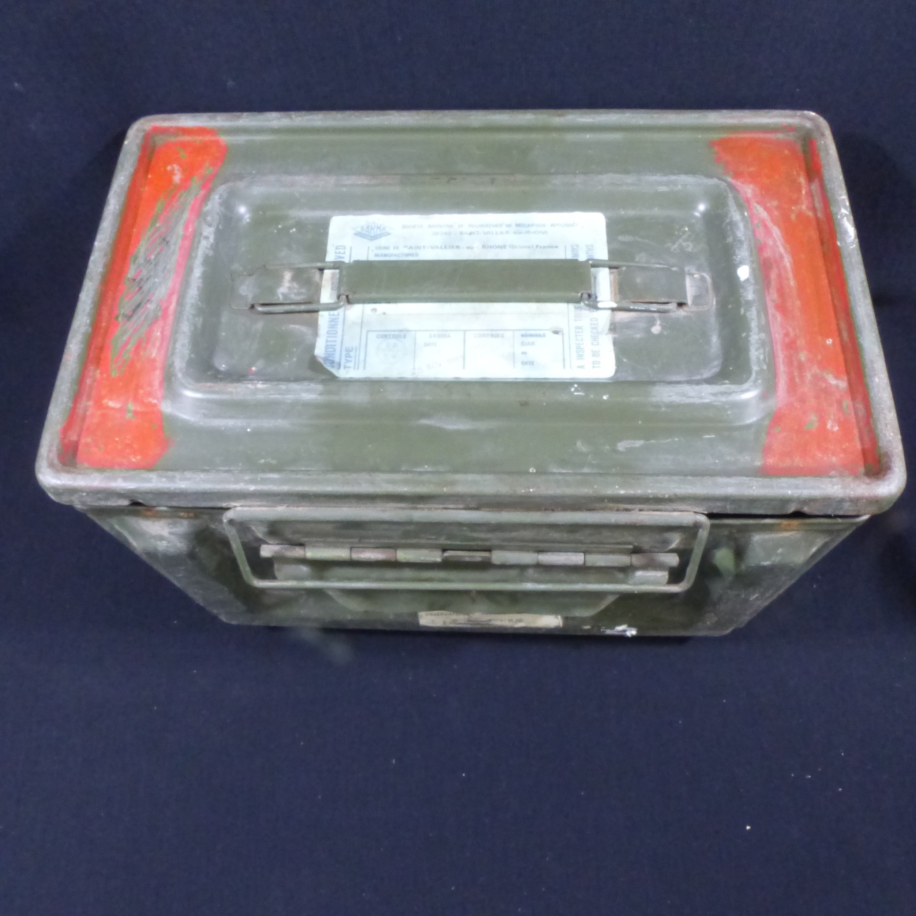 Caisse à munition en métal kaki - Armée Française - Photo 3