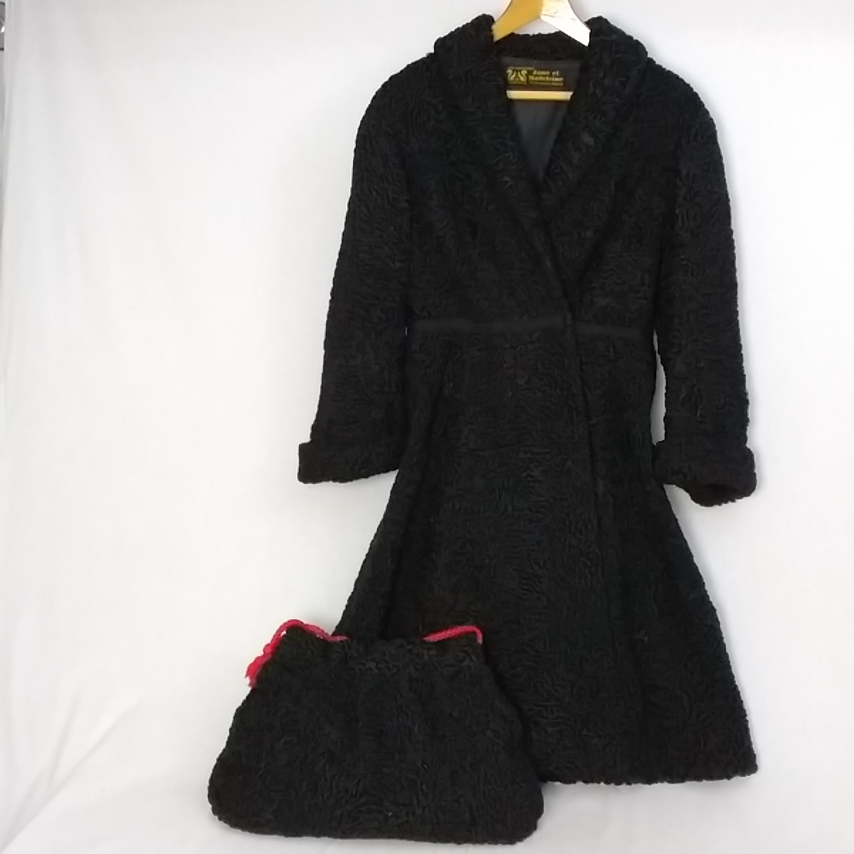 Manteau en astrakan et son sac manchon - Jane et Madeleine - taille estim?�e M - Label Emma?�s