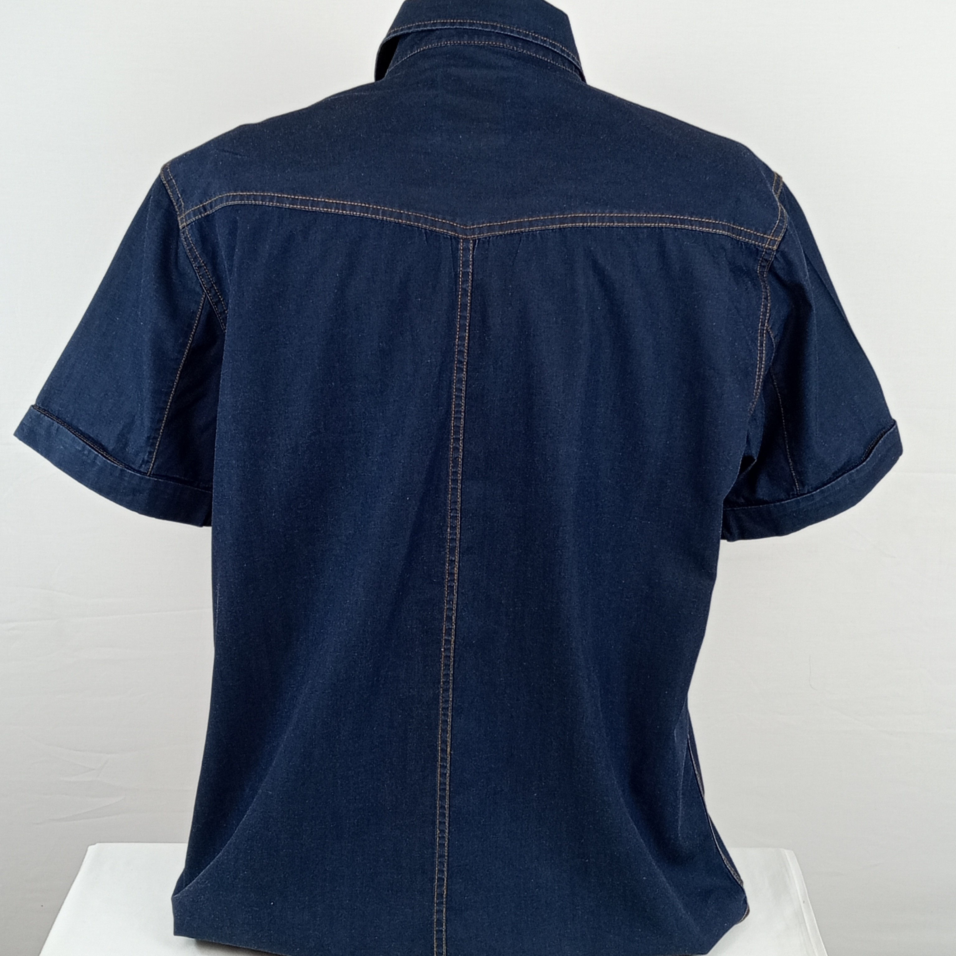 Chemise homme de la marque Devred col classique manches courtes de couleur bleu marine taille XL (44) - Photo 1