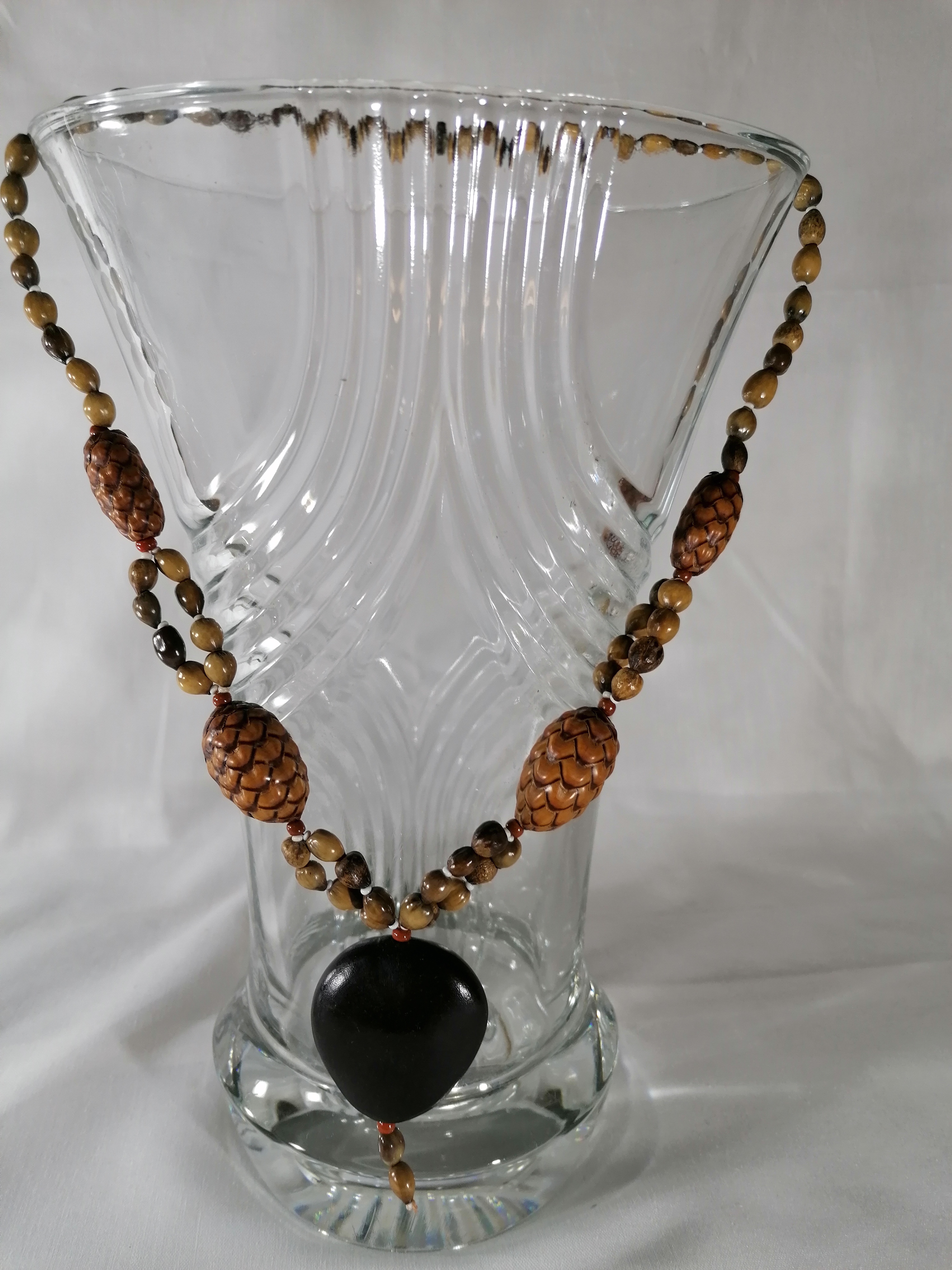 Voir photo 3 de Collier de grosses perles en bois Collier de grosses perles en bois Très bon état - Vue 3 -
