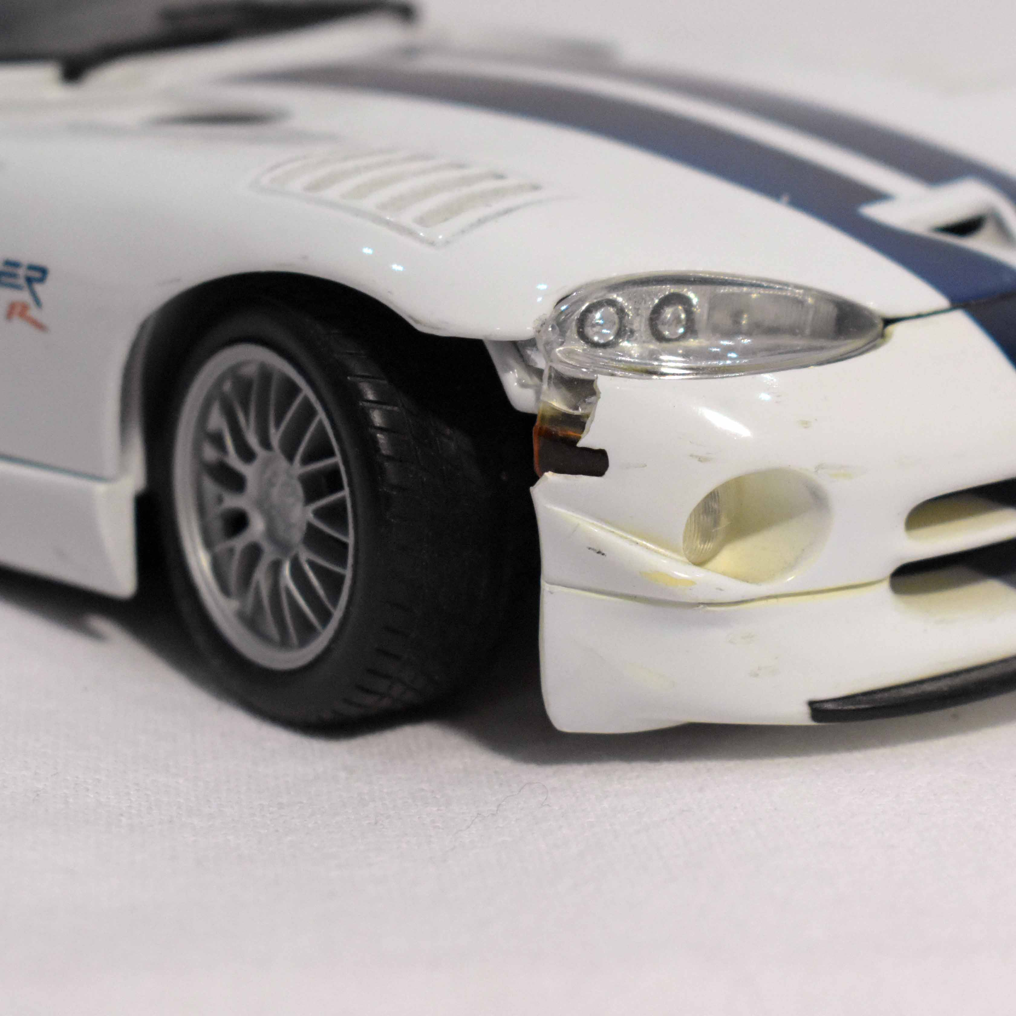 Modèles Réduits 1/18eme - Maisto® - Dodge Viper GT2 & Jaguar Mark II  - Vue 4 - 