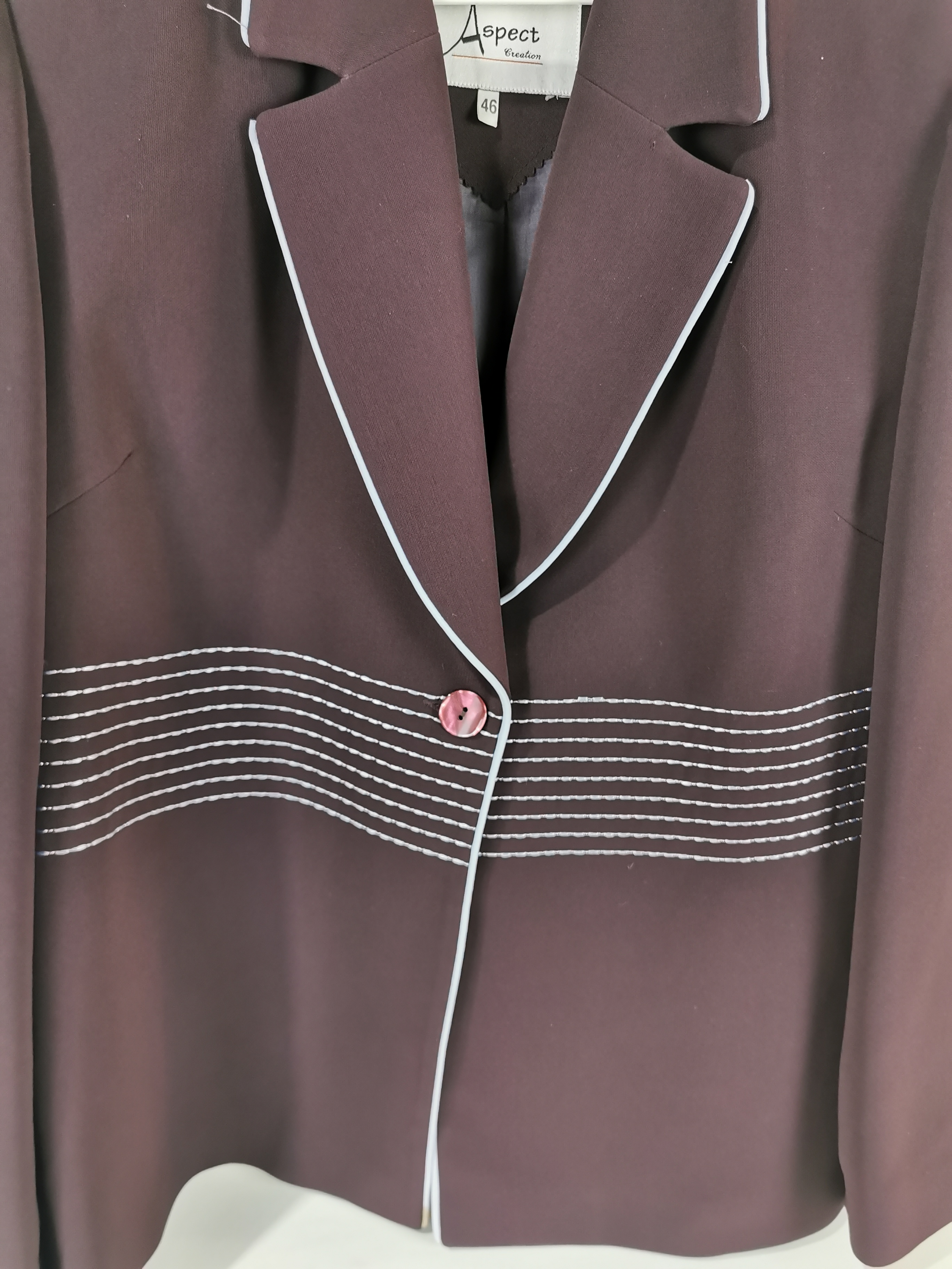 Voir photo 5 de Veste femme légère violette - Aspect Création - taille 46 Veste femme légère violette - Aspect Création - taille 46 Très bon état - Vue 5 -