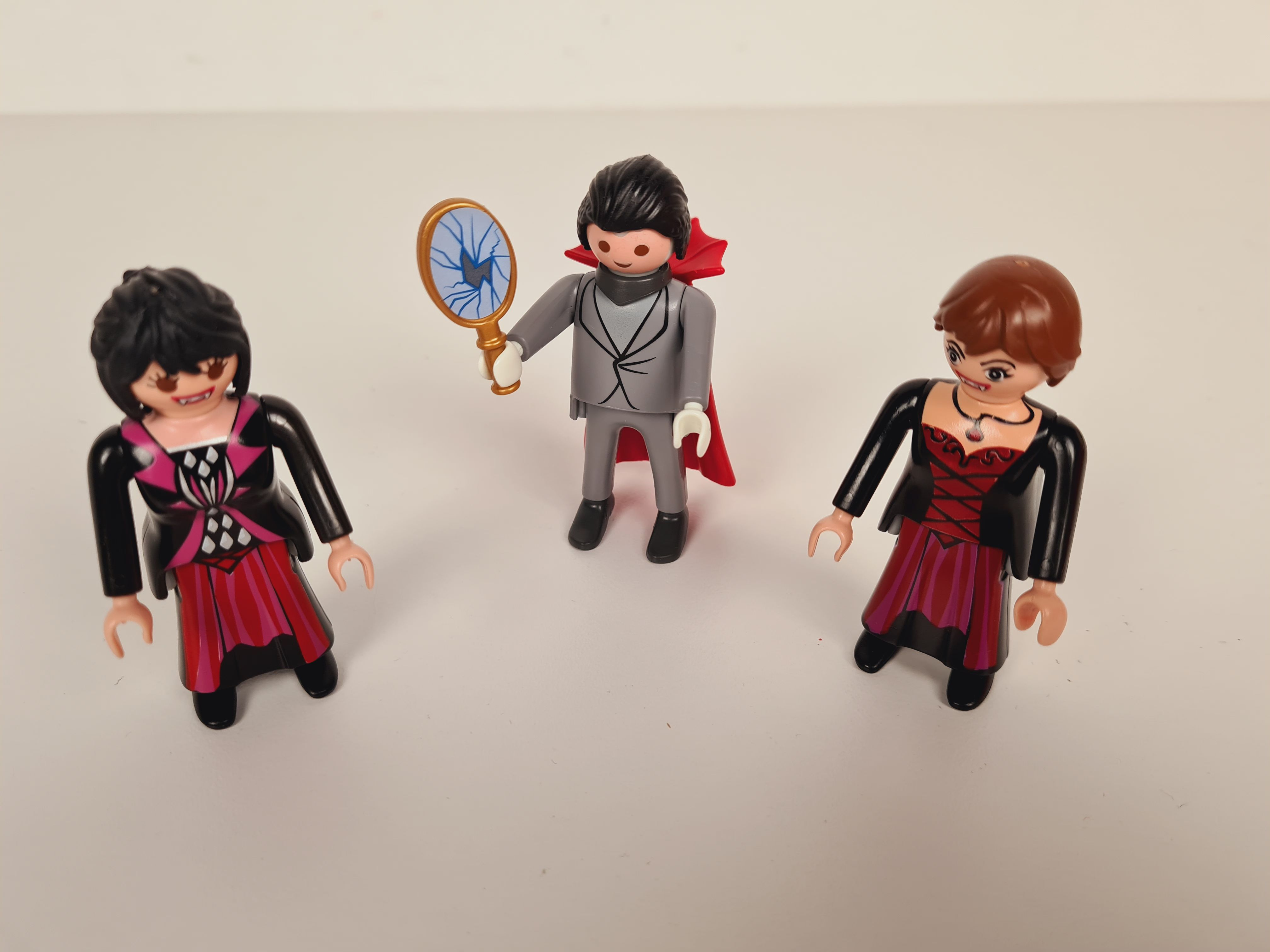 Playmobil lot 3 figurines vampires- 3 ans +  - Vue 3 - 