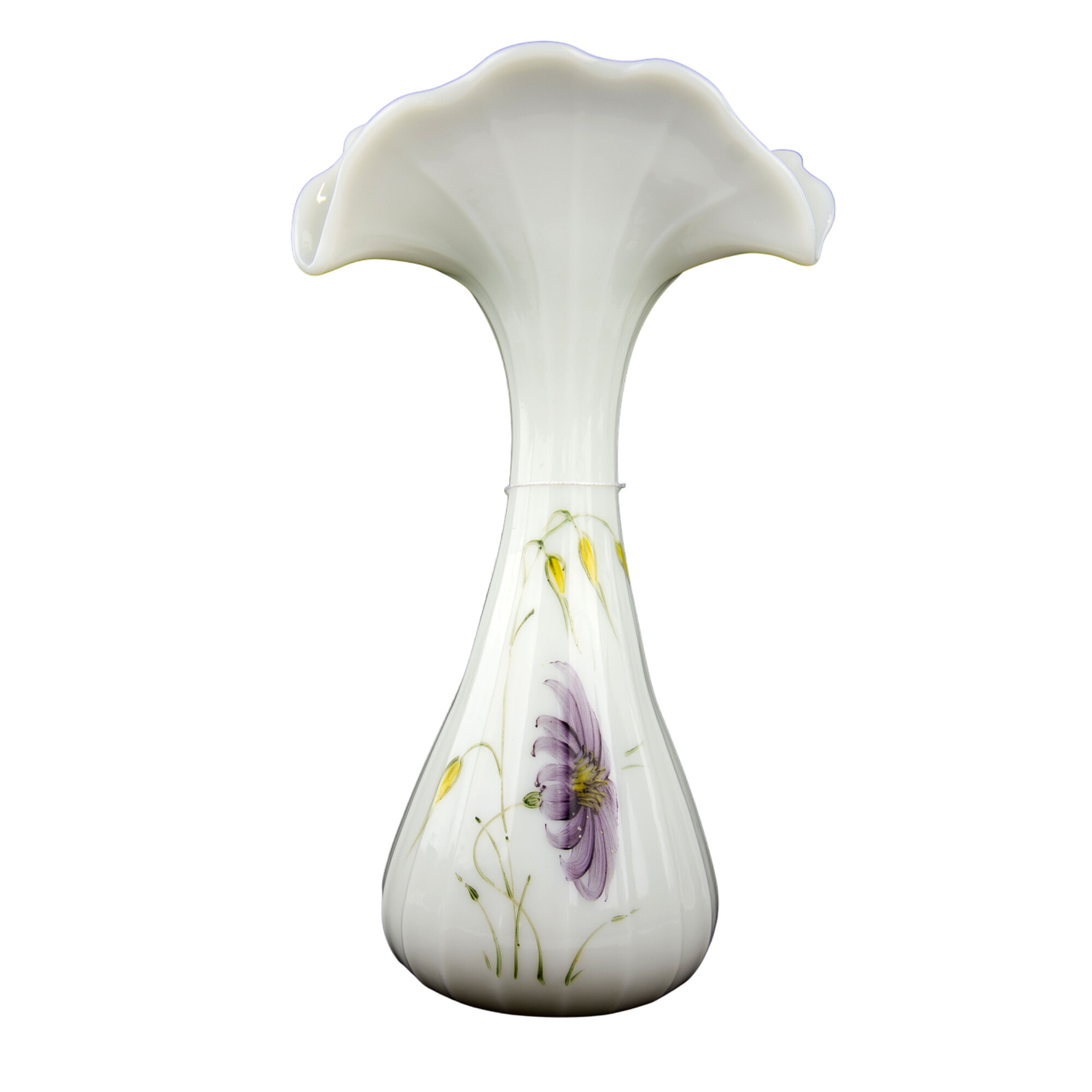 Vase en opaline à collerette décoré d'une élégante fleur peinte à la main ainsi que d'un brin d'orge Très bon état -  reconditionné disponible sur Label Emmaüs