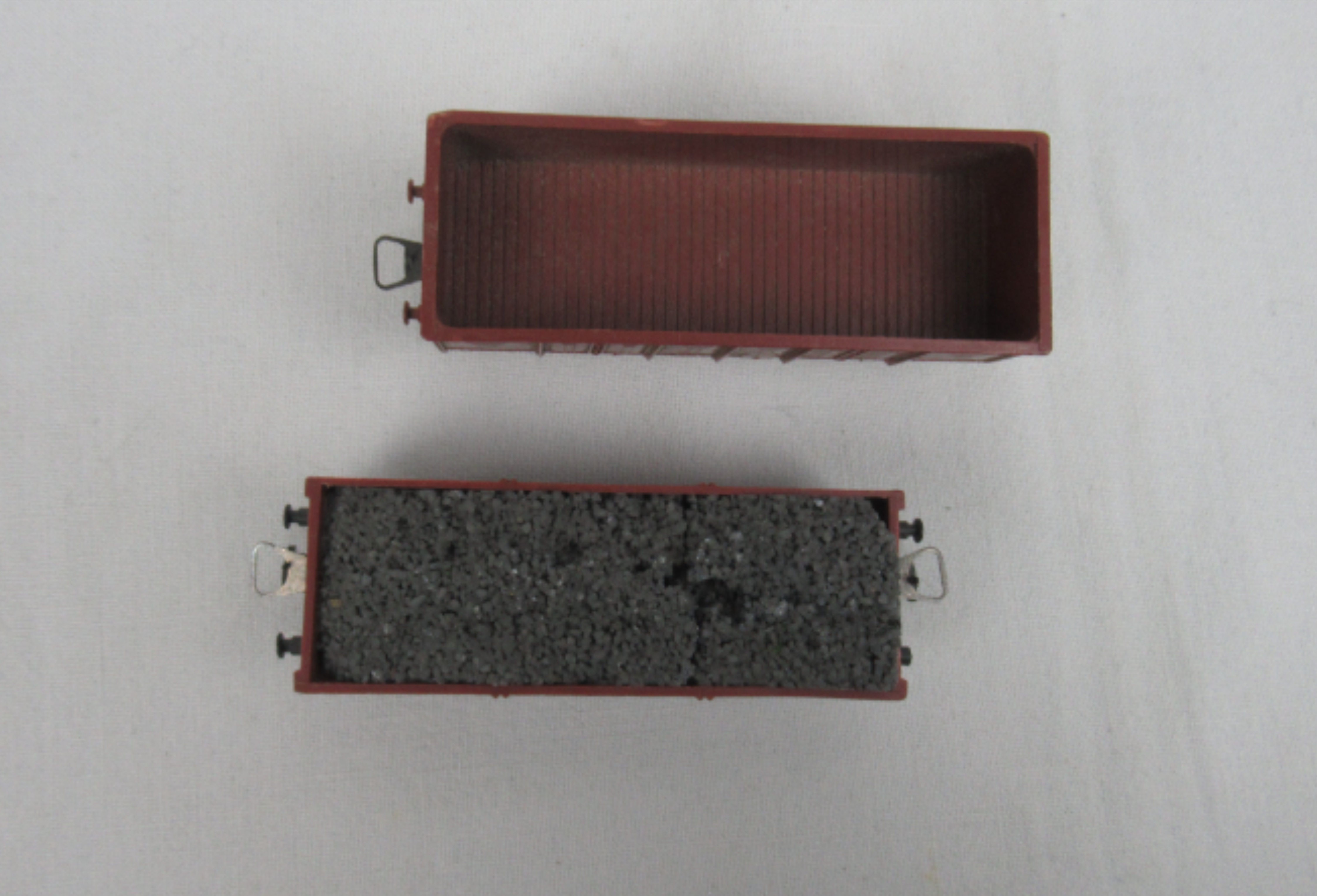 Voir photo 4 de Lot de deux wagons miniatures Lot de deux wagons miniatures Bon état - Vue 4 -