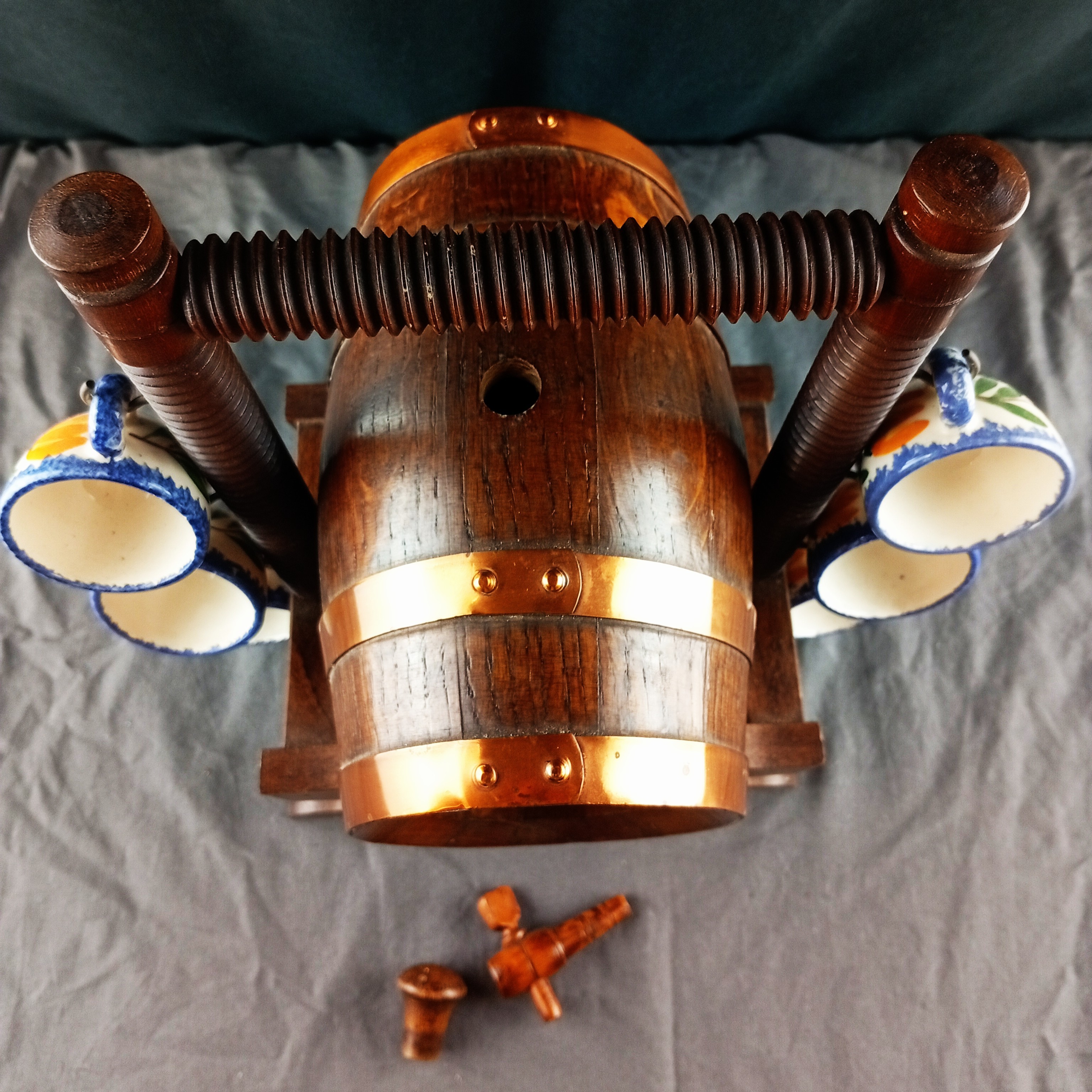 Baril à boissons en chêne avec ses six tasses- Chêne garantie étanche- Décoration vintage - Photo 4