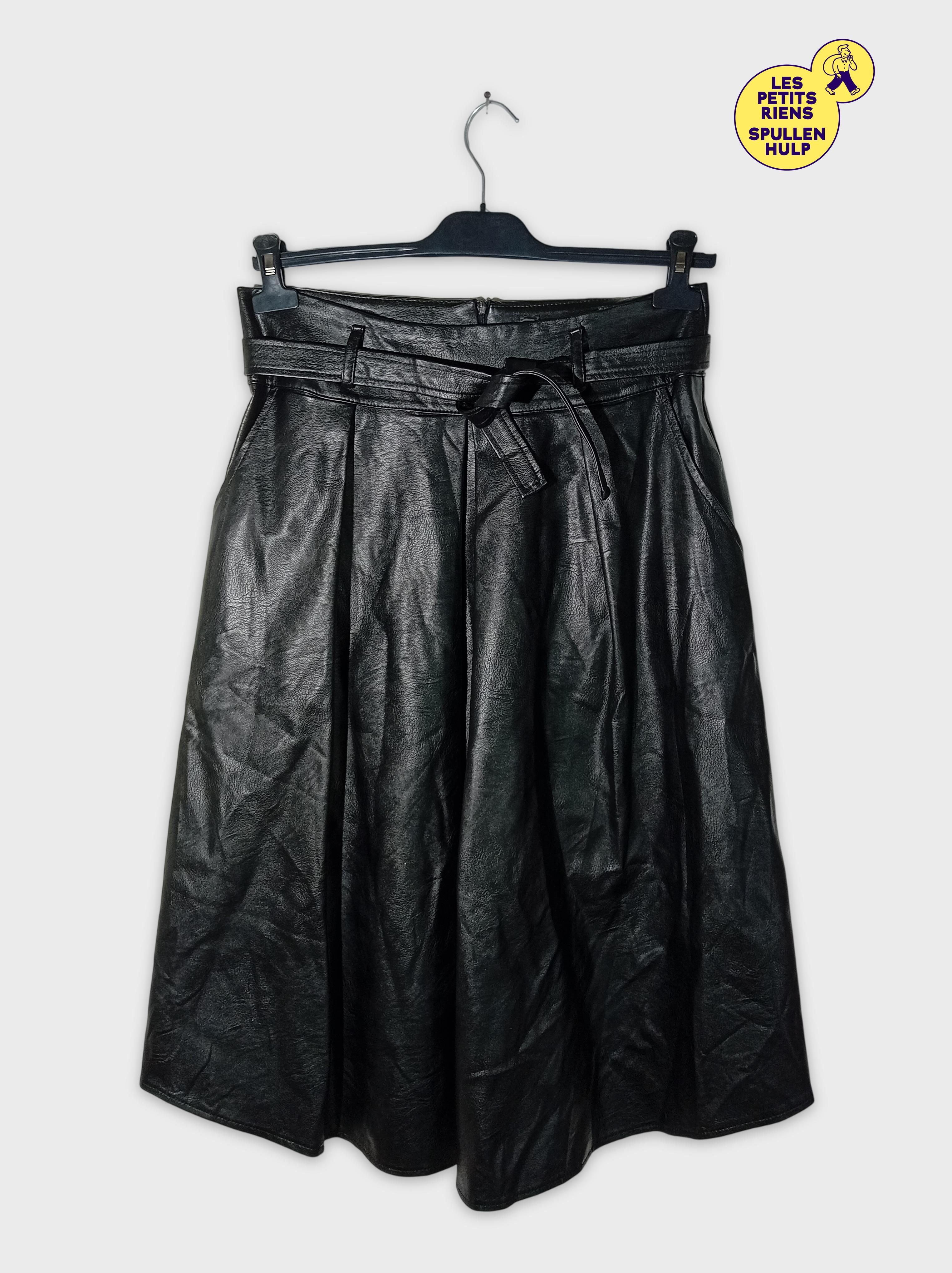 Jupe Similicuir Noire Ceinture Xl (T3655) Très bon état -  reconditionné disponible sur Label Emmaüs