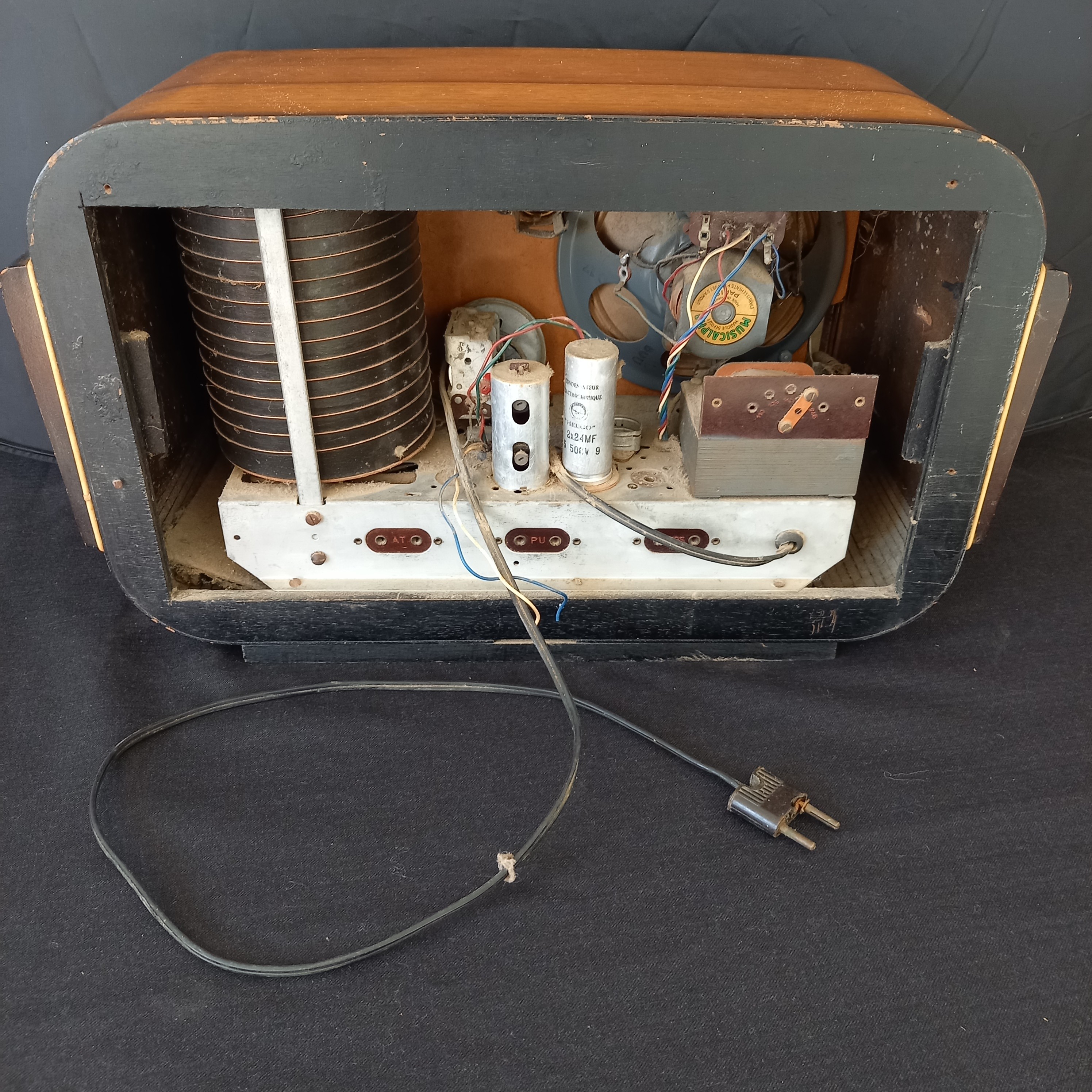 Vieux poste radio RACSON des années 1954 . La radio fonctionne mais pas de son. Bon état - Vue 9 - 
