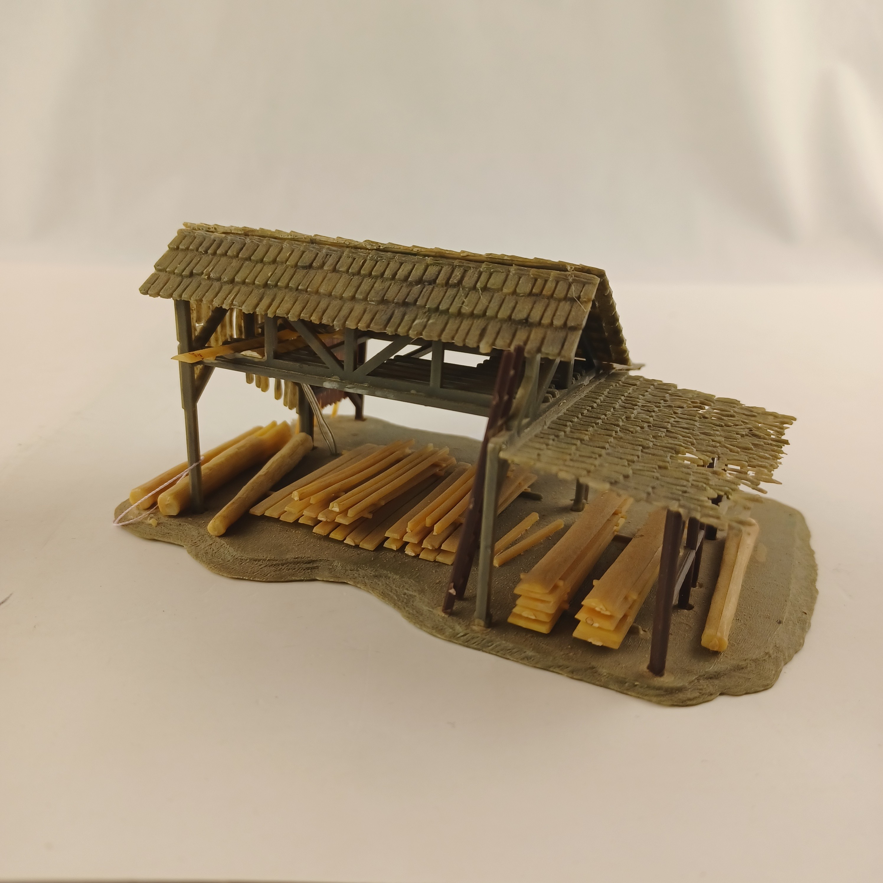Voir photo 4 de Maquette de modélisme d'une étable à bois avec lampe à l'intérieur de 13x9x6 cm Maquette de modélisme d'une étable à bois avec lampe à l'intérieur de 13x9x6 cm Très bon état - Vue 4 -