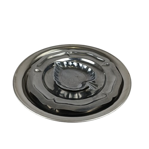 2 plateaux en inox + 1 coupelle en forme de coeur en inox - Photo 0