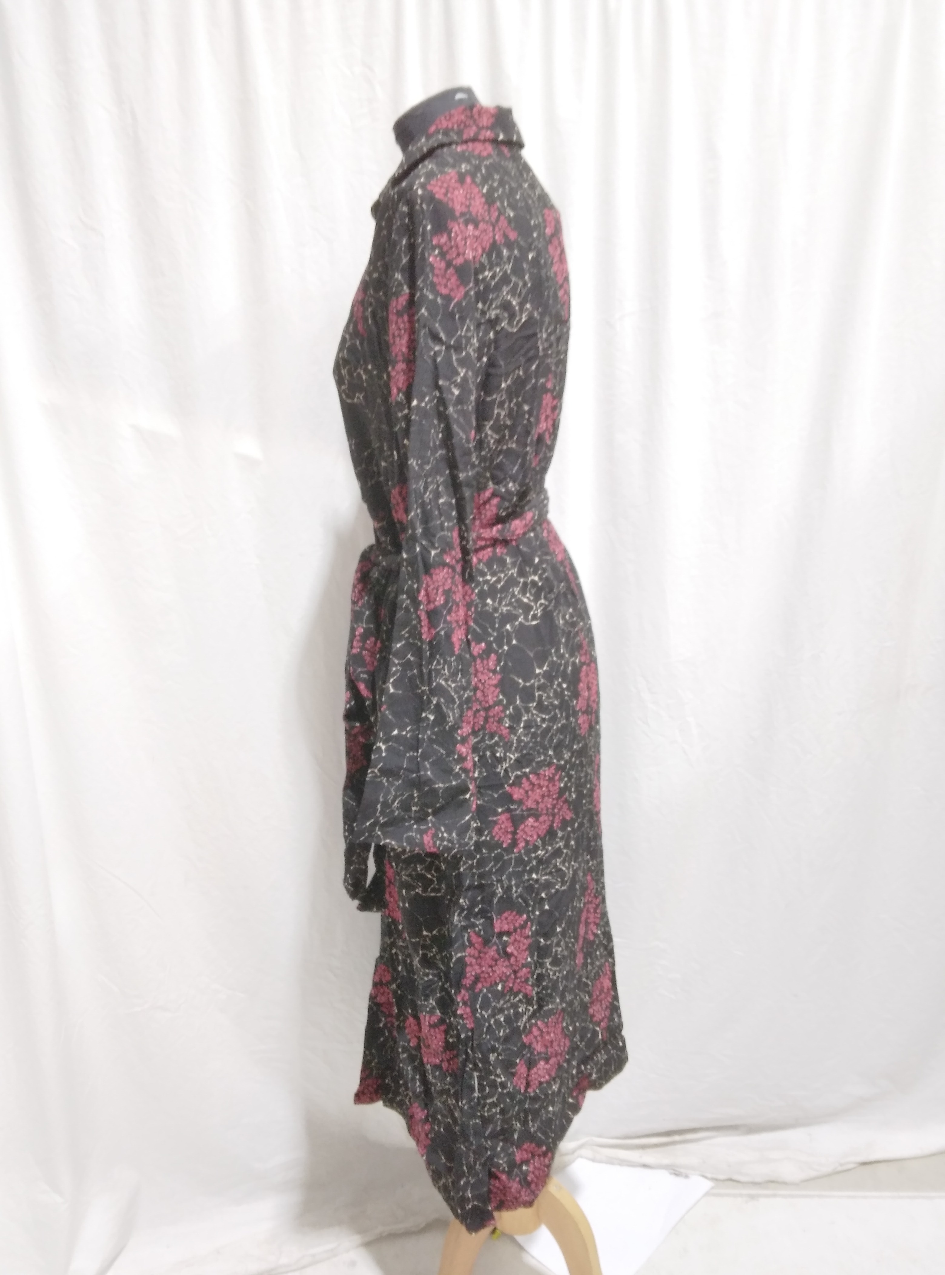 Voir photo 2 de Robe cintrée + ceinture noire imprimé végétal bordeaux, Nice Things - 42 Robe cintrée + ceinture noire imprimé végétal bordeaux, Nice Things - 42 Comme neuf - Vue 2 -