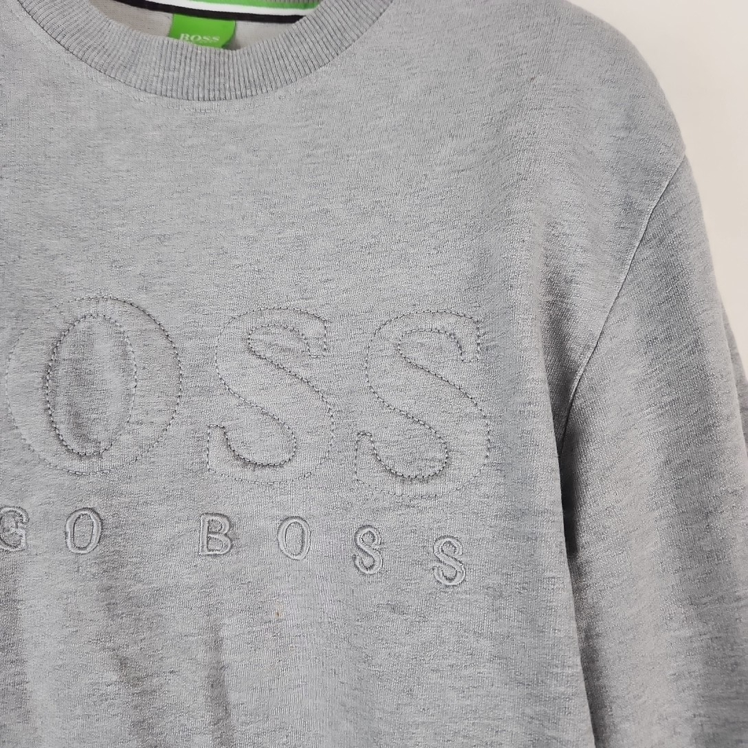 Voir photo 2 de Hugo Boss - Pull gris - Taille 43/44 (estimé) mesures Poitrine= 48 cm Longueur 66 cm Hugo Boss - Pull gris - Taille 43/44 (estimé) mesures Poitrine= 48 cm Longueur 66 cm Bon état - Vue 2 -