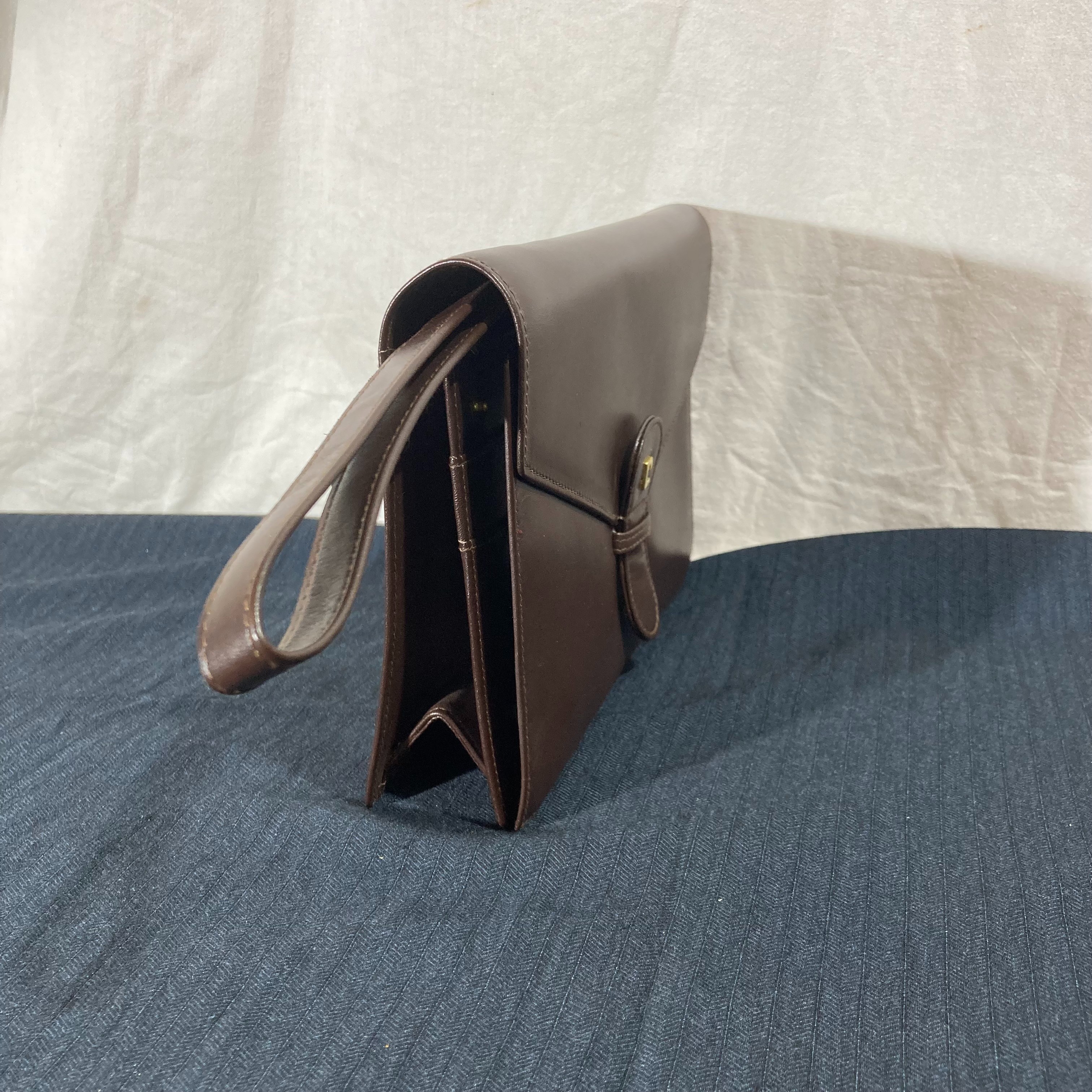 Voir photo 2 de Sacoche ou organiseur en cuir Pierre Cardin Sacoche ou organiseur en cuir Pierre Cardin Comme neuf - Vue 2 -