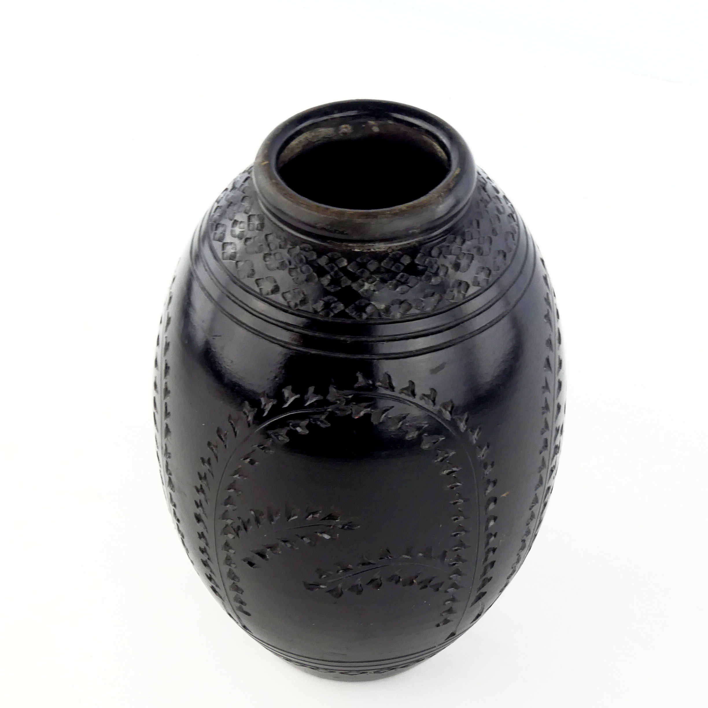 Vase ovoïde en céramique noire Bon état - Vue 3 - 