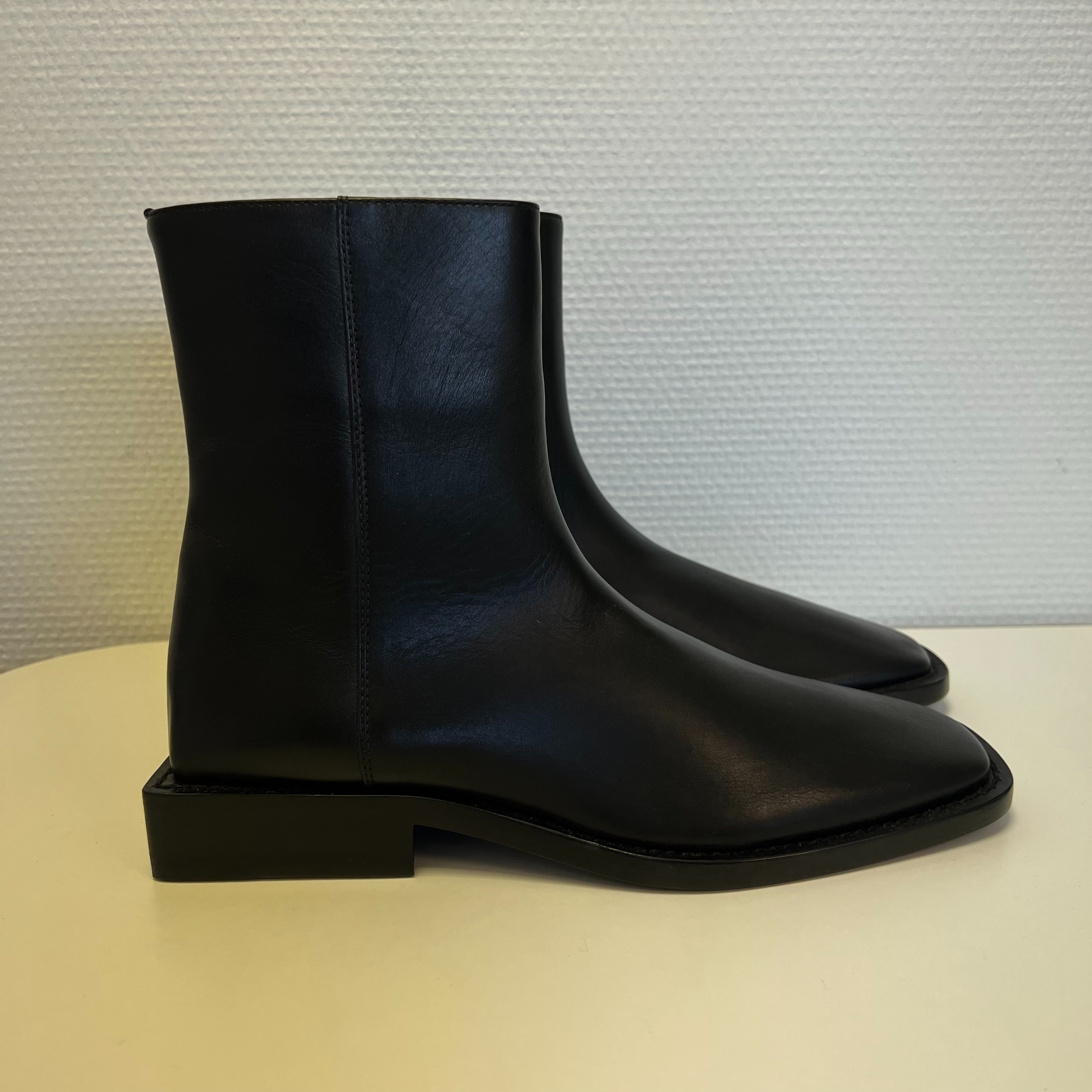 Bottines Balenciaga cuir noir - T37.5 - Photo 2