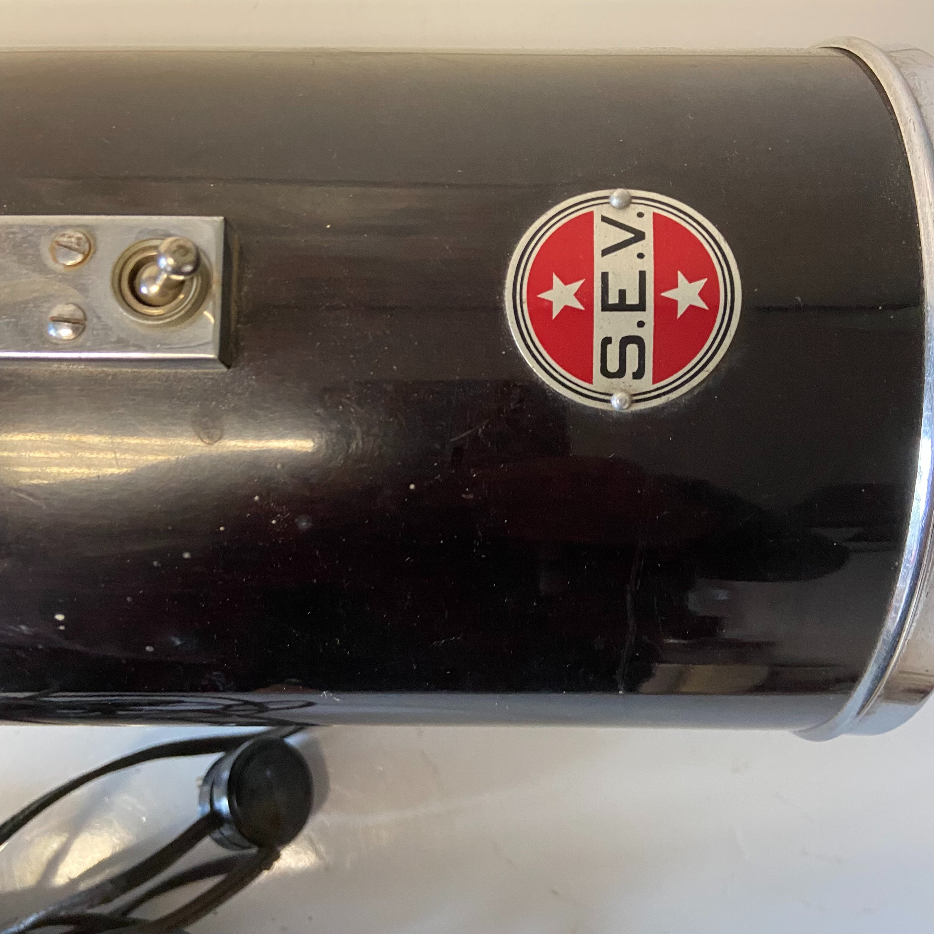 Aspirateur traineau vintage S.E.V vintage ( années 50) qui fonctionne dans sa mallette d'origine - Très bon état - Photo 4