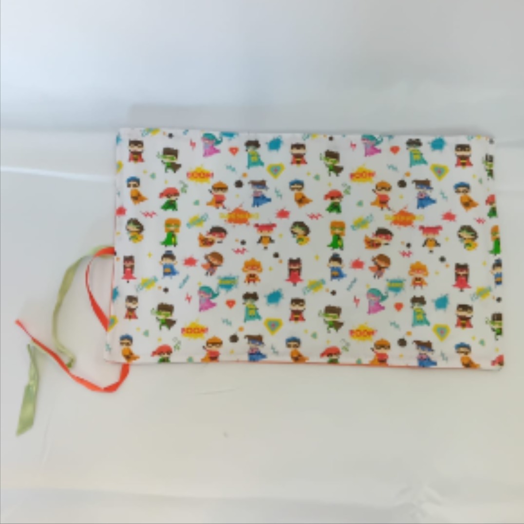 Voir photo 2 de Trousse enroulable en Tissu Neuf Trousse enroulable en Tissu Neuf Comme neuf - Vue 2 -