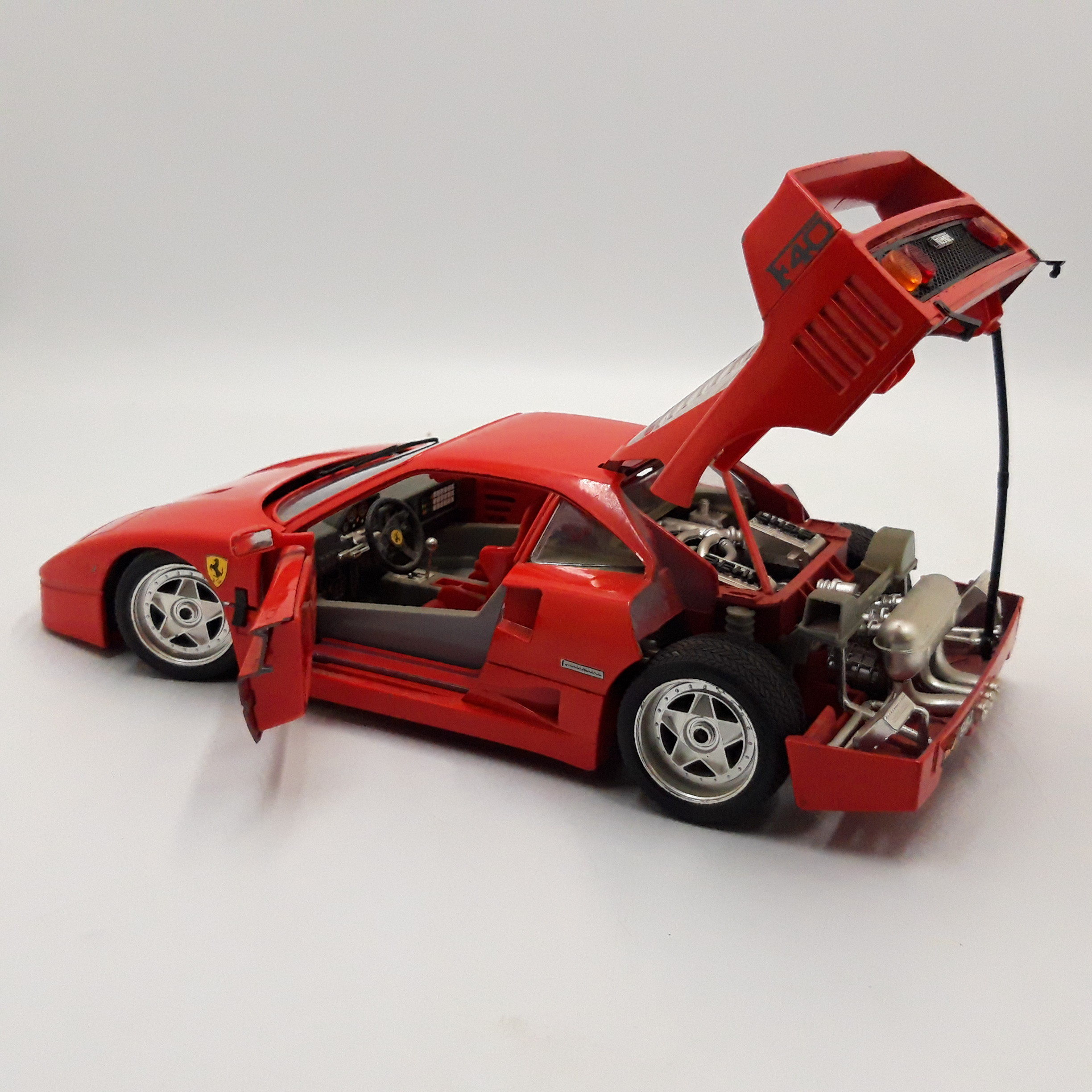Voiture miniature de Collection, FERRARI F40 (1987) BURAGO Rouge, Ech.1/18. Très bon état - Vue 4 - 