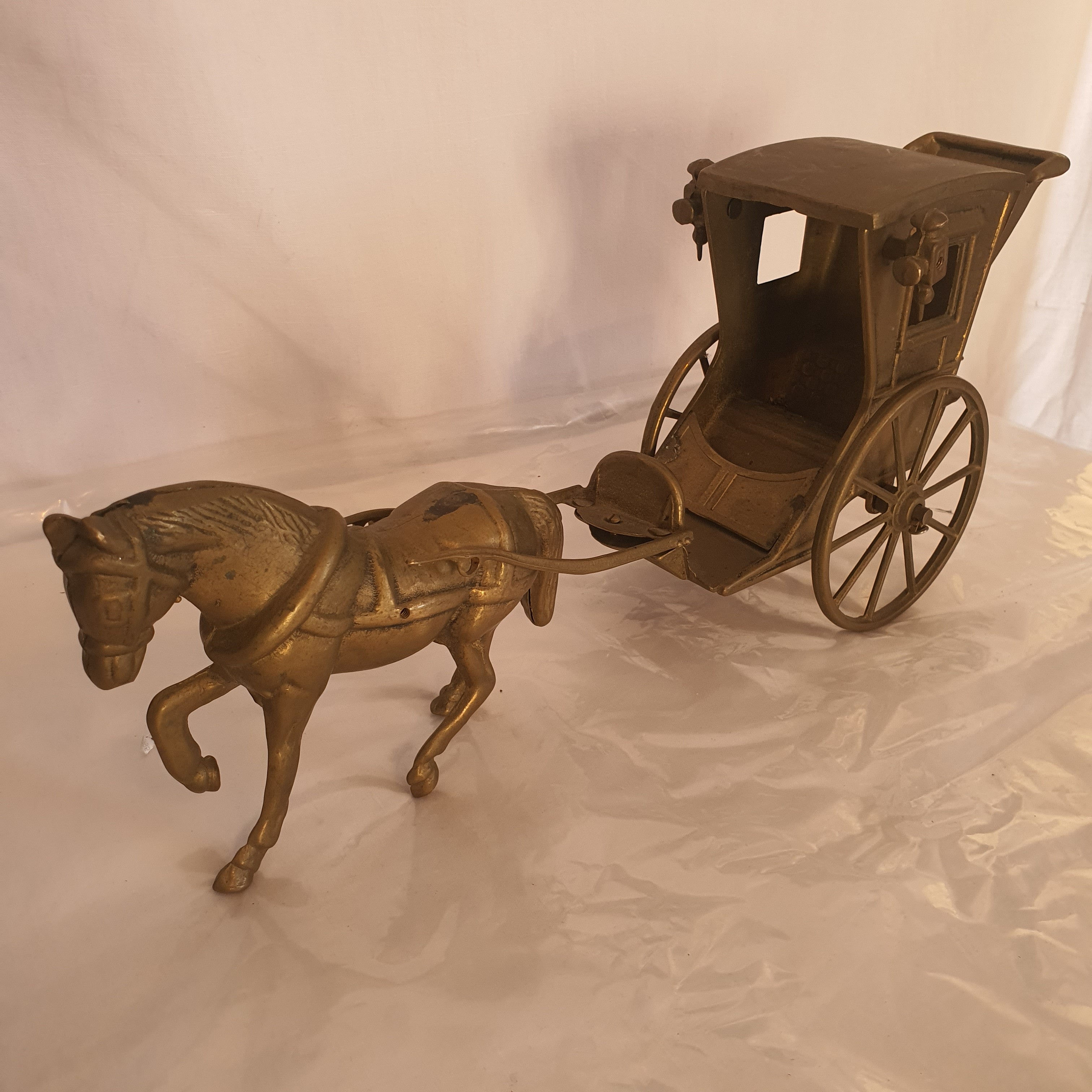 Calèche tirée par un cheval - Photo 4