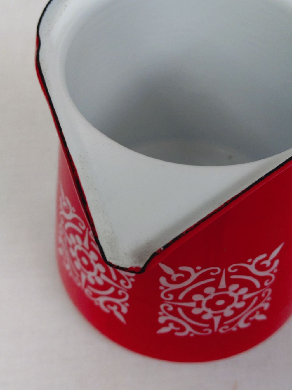 Cafetière turque en tôle émaillé rouge et blanc-vintage Bon état - Vue 3 - 