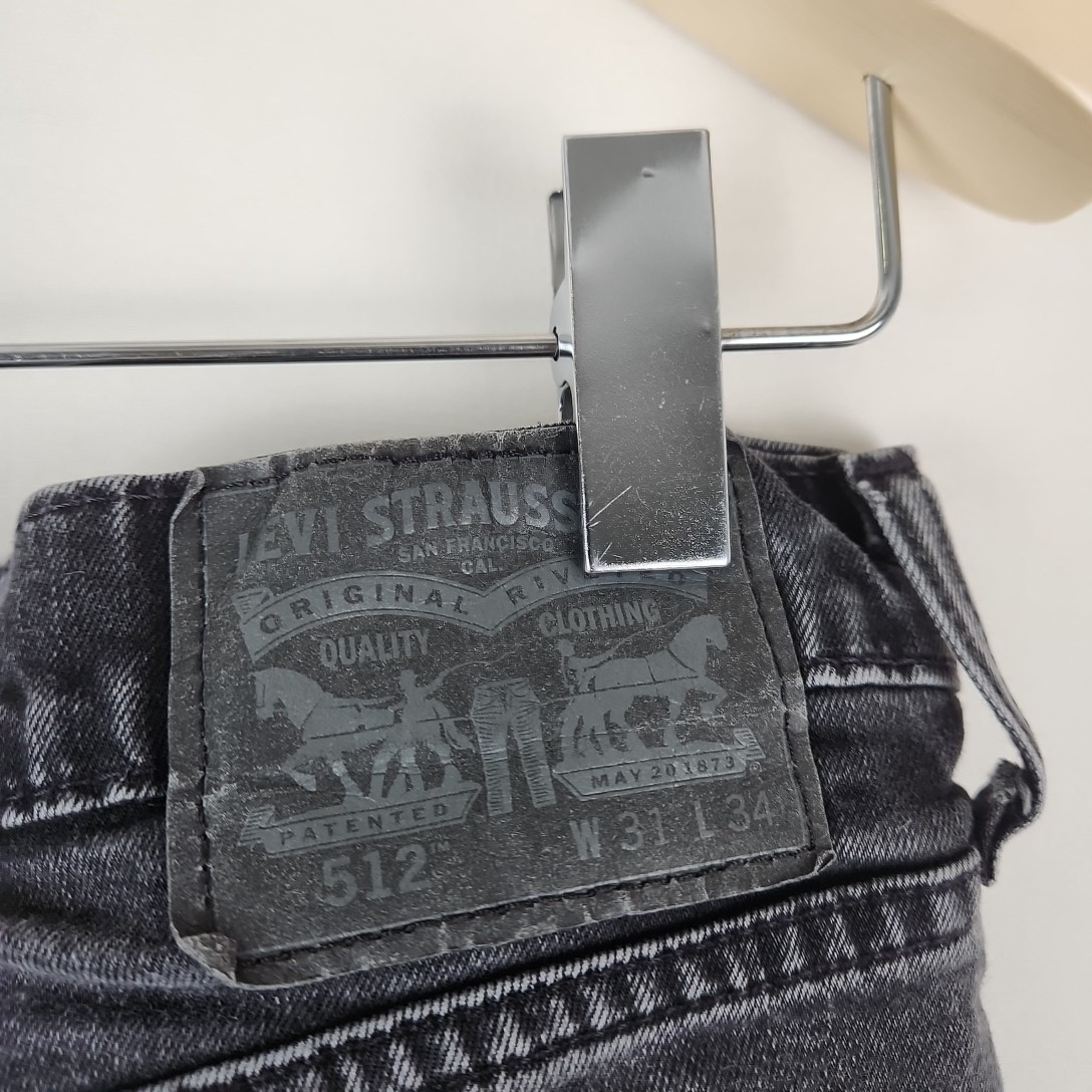 Levis Strauss & Co - Jeans gris en coton - Taille 38/40 (estimé) Longueur = 106 cm Très bon état - Vue 4 - 